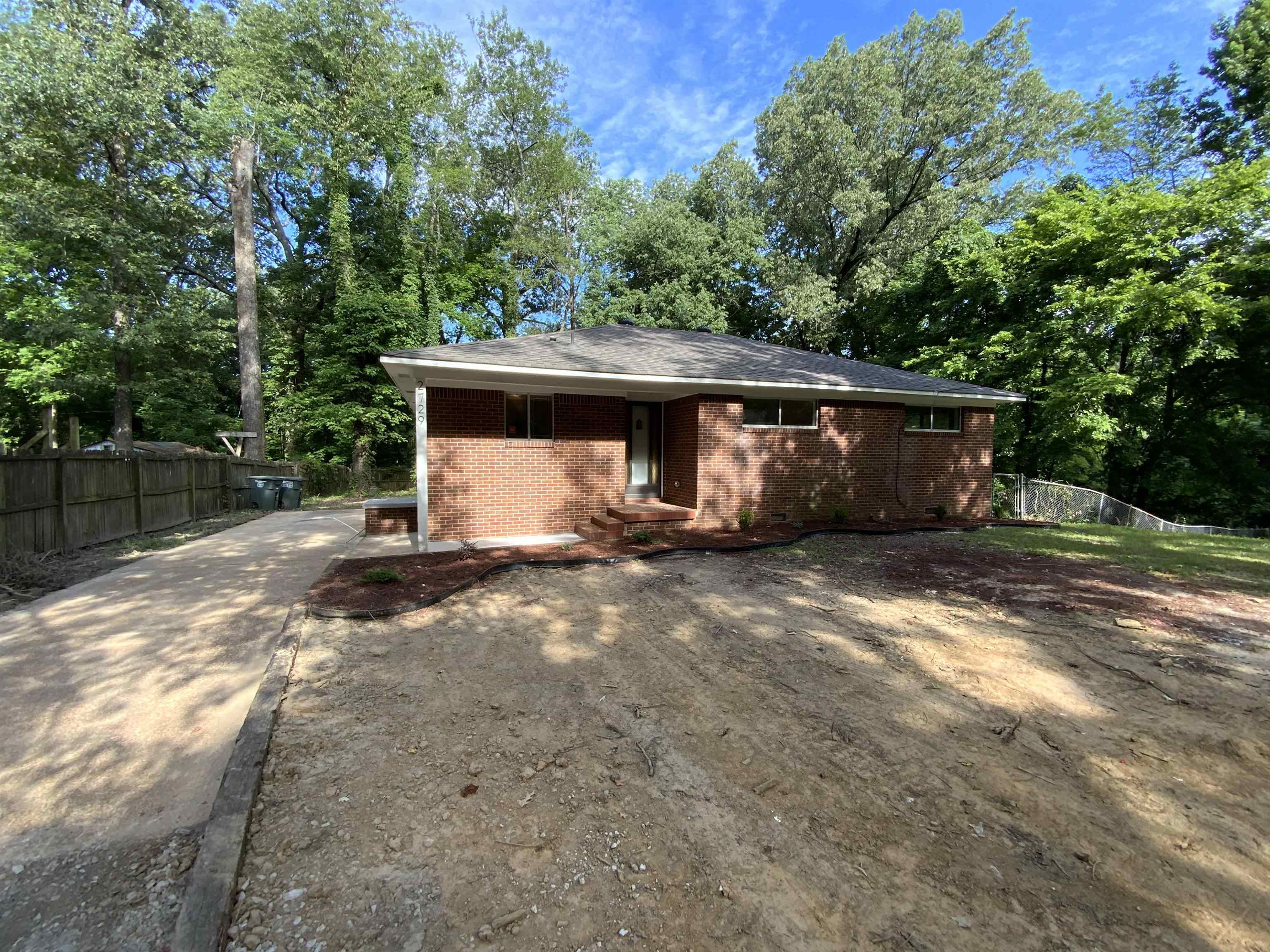 2729 Woodlawn Ter Property Photo 1