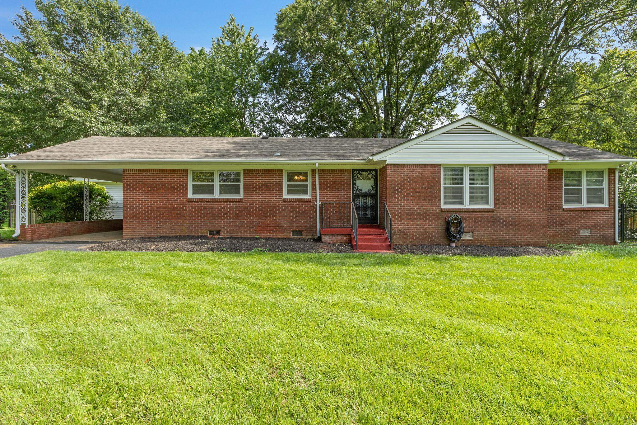 103 W White Rd Property Photo 1