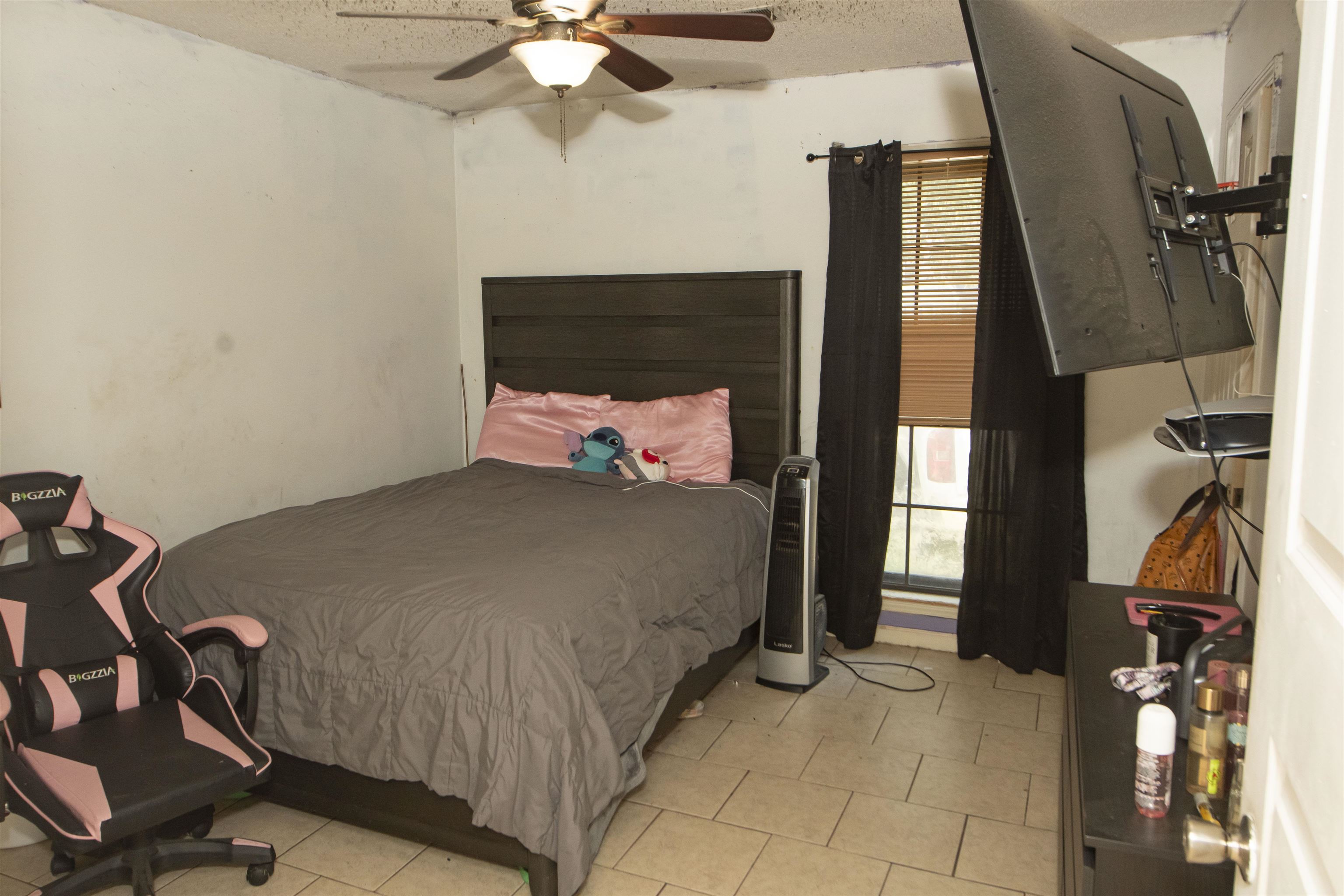 6846 Gilford Dr Property Photo 2