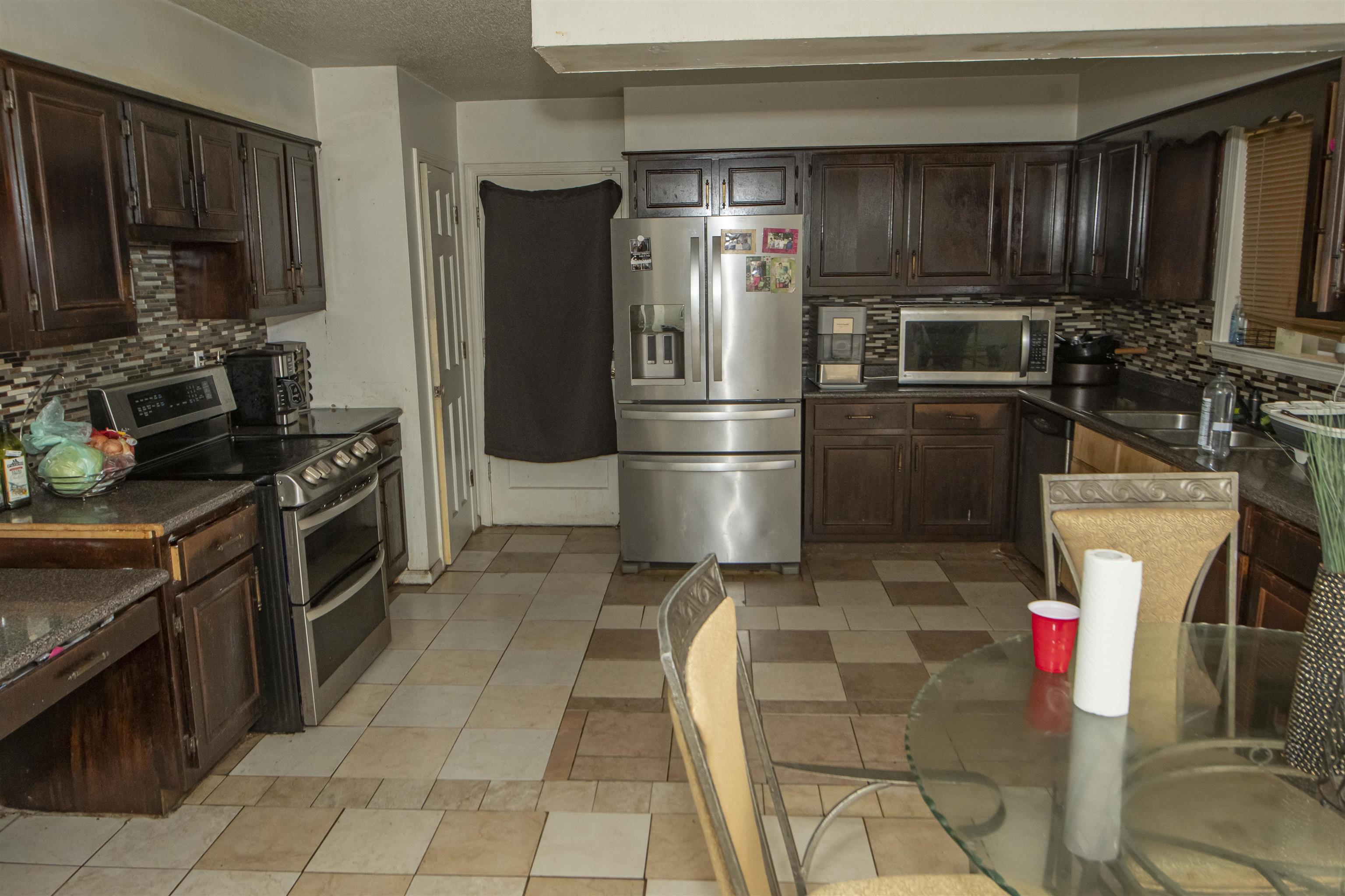 6846 Gilford Dr Property Photo 3