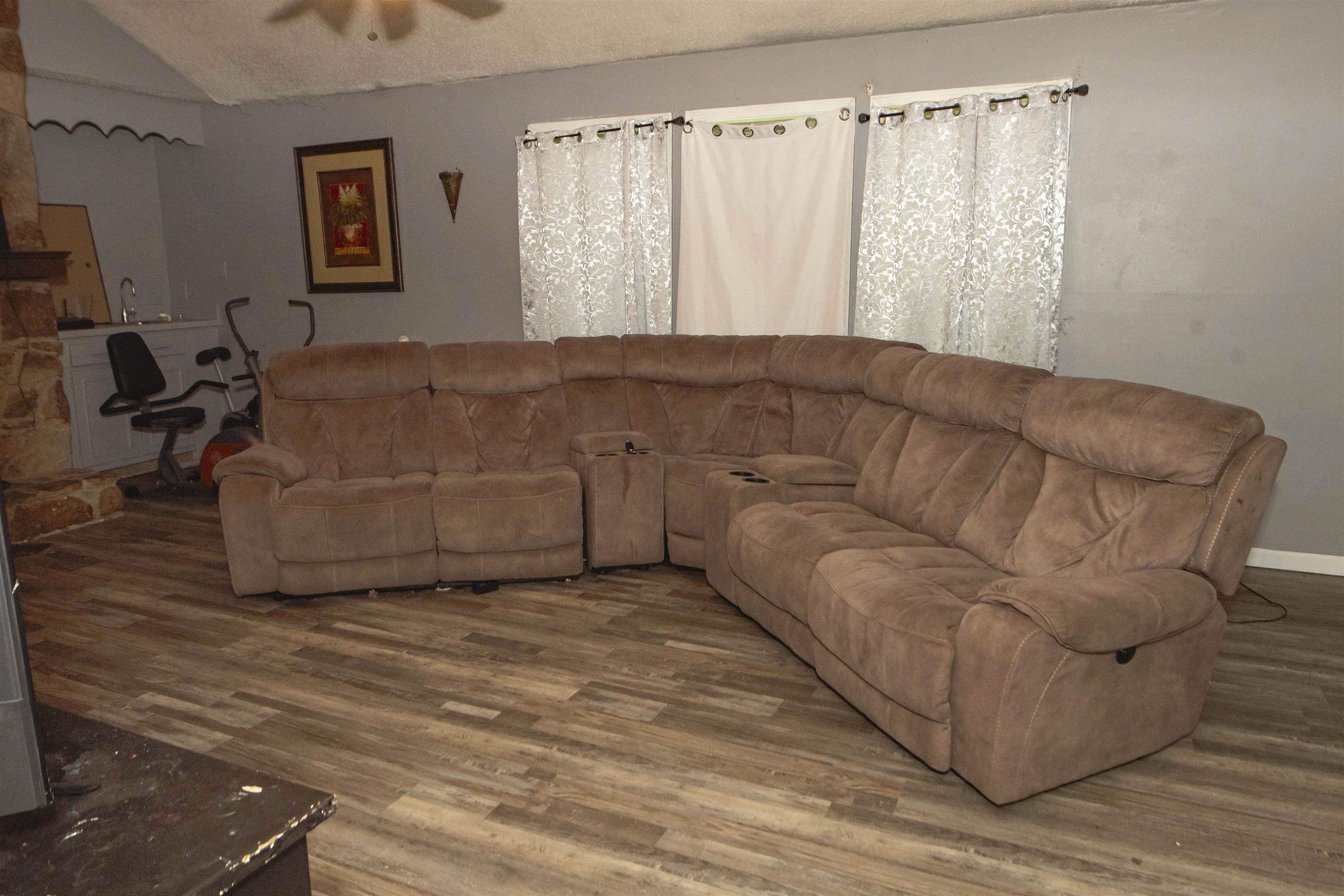 6846 Gilford Dr Property Photo 4
