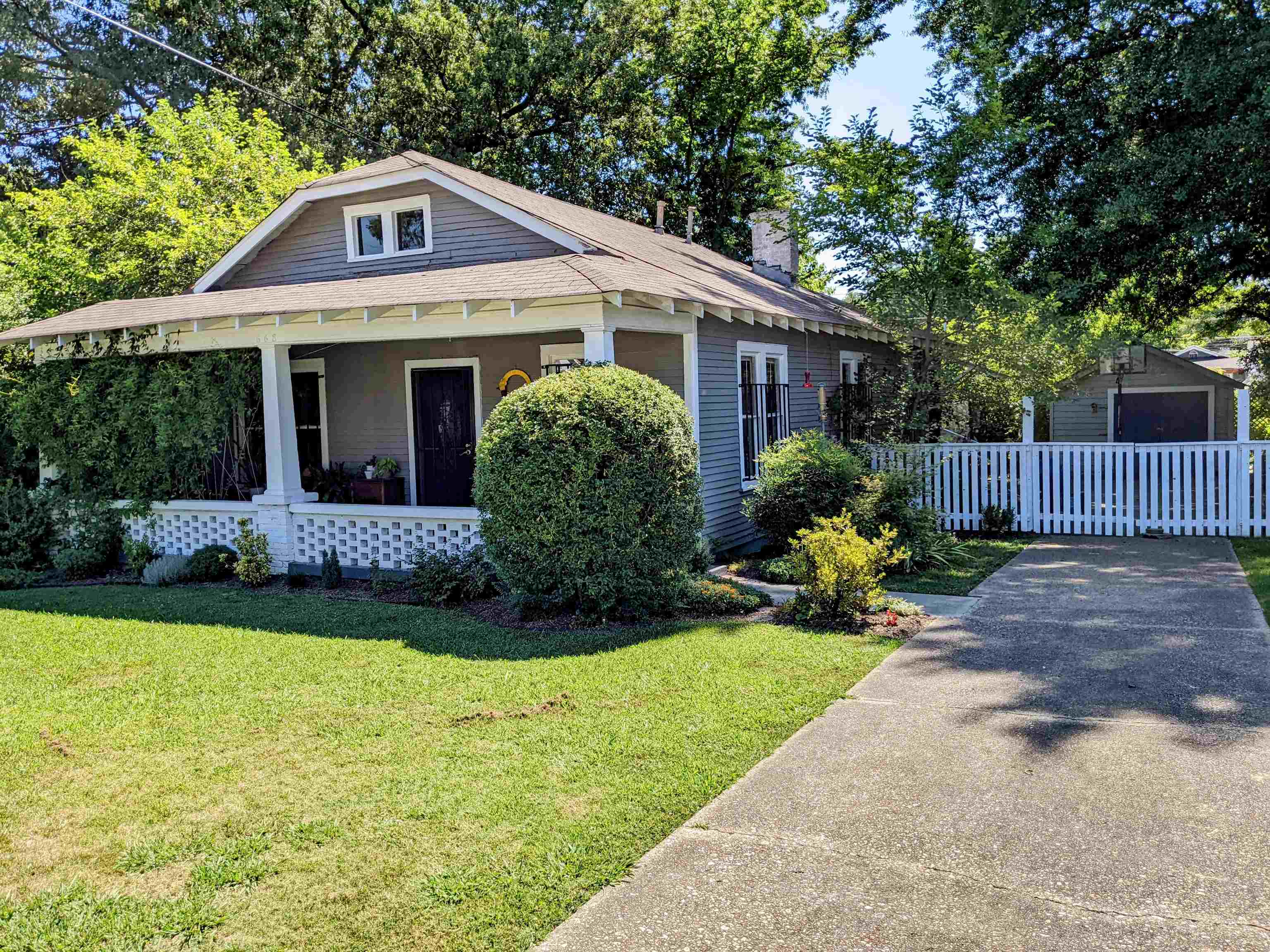 668 Spring St Property Photo 1