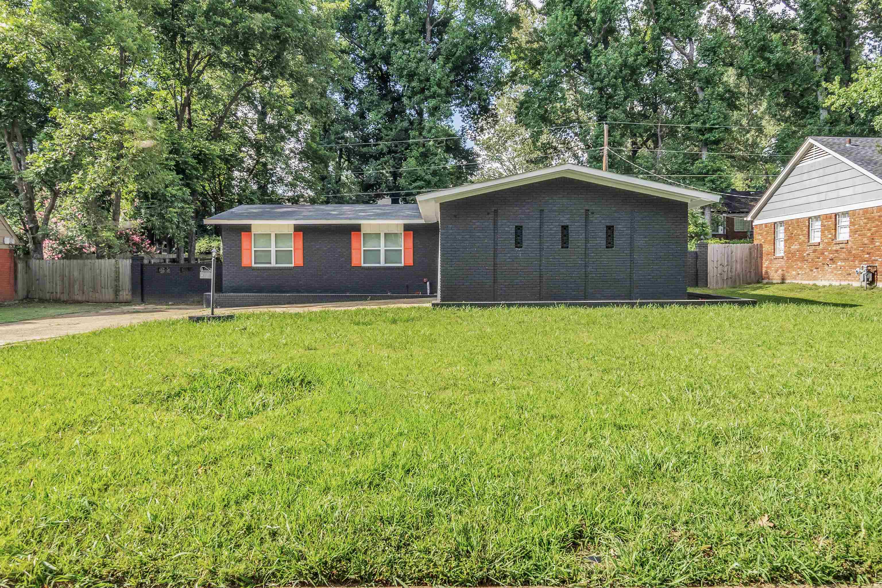 2048 Grovehaven Dr Property Photo 1