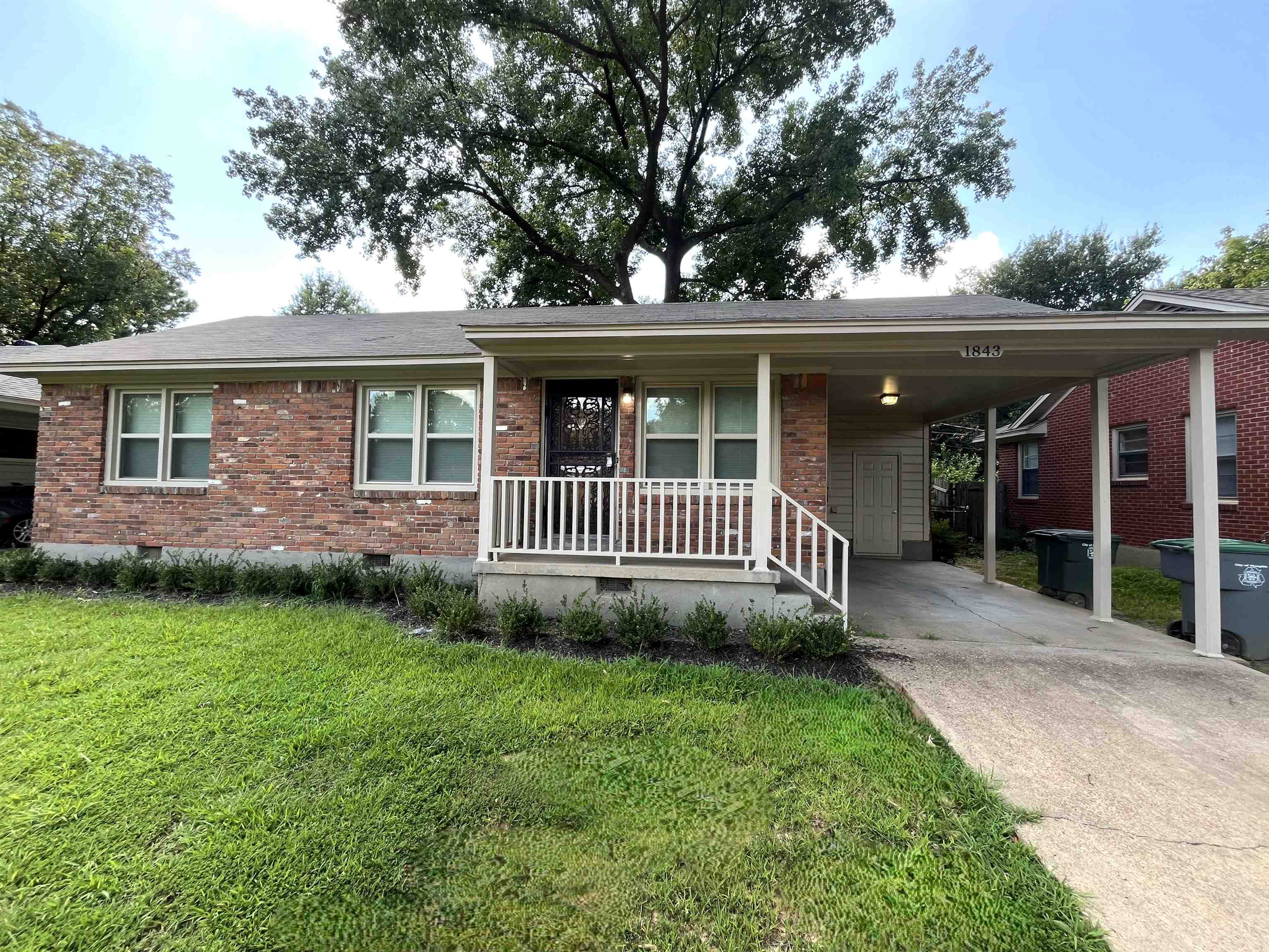 1843 Danville Dr Property Photo 1