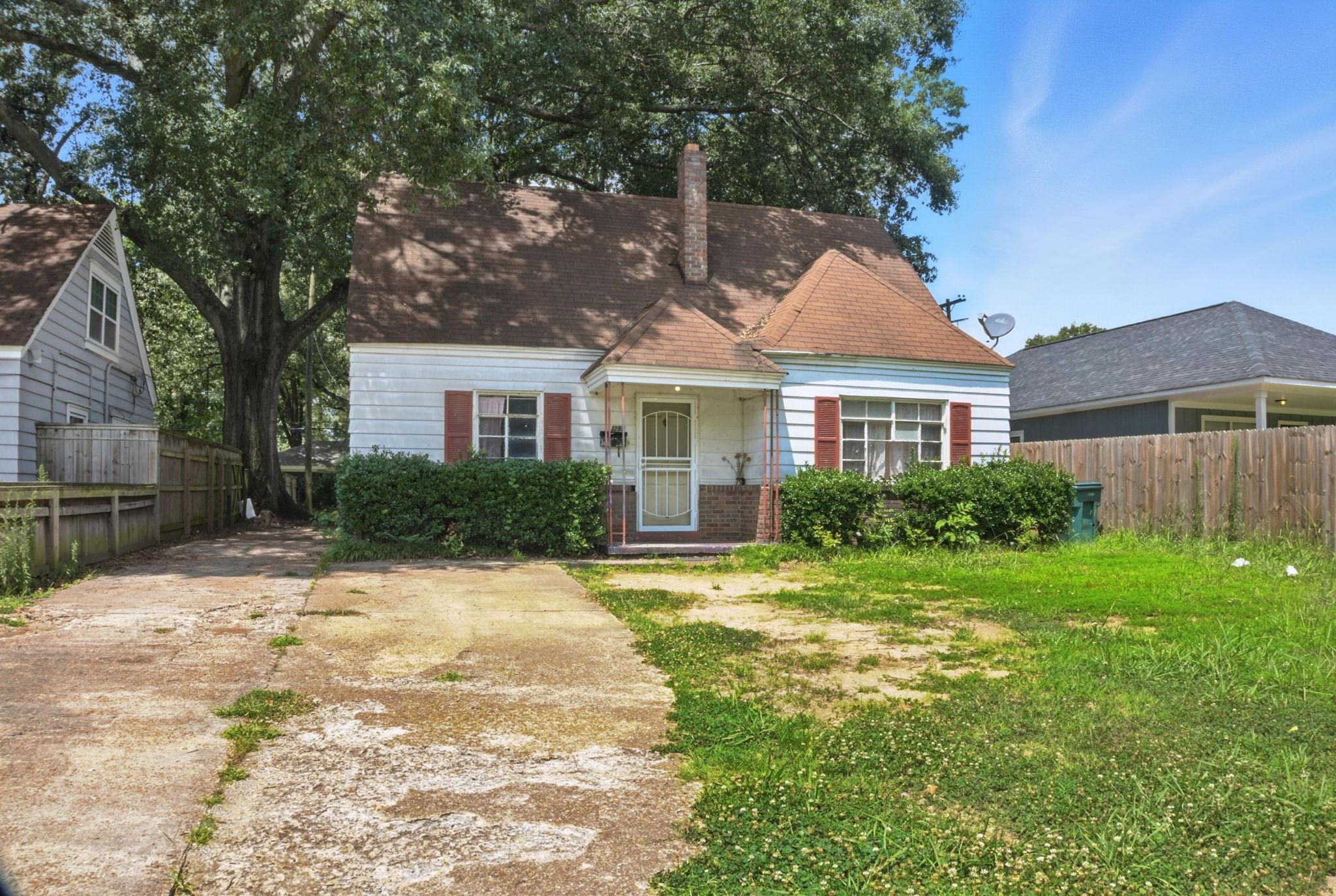1295 Foxcroft St Property Photo 1
