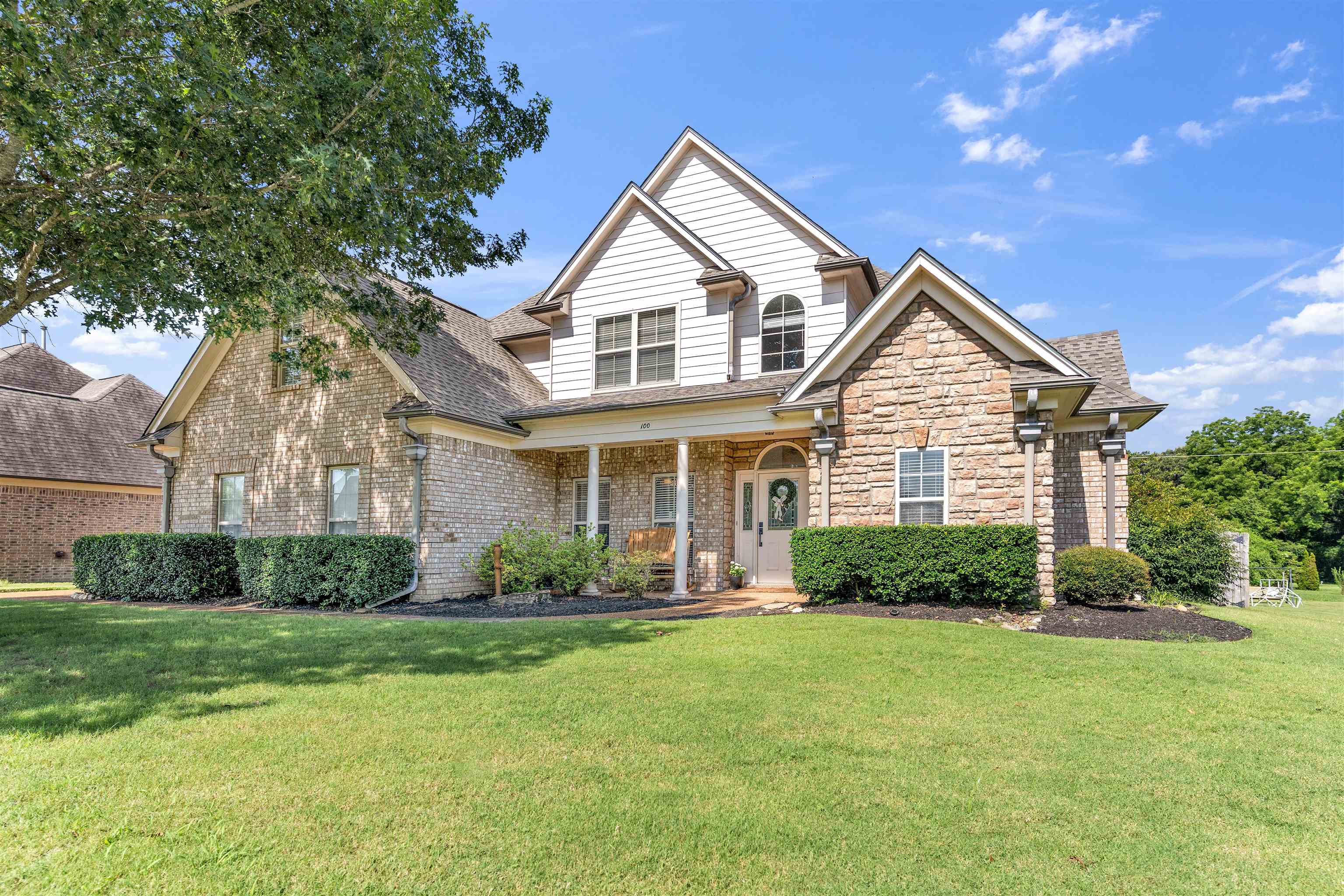 100 Southwind Dr Property Photo 1