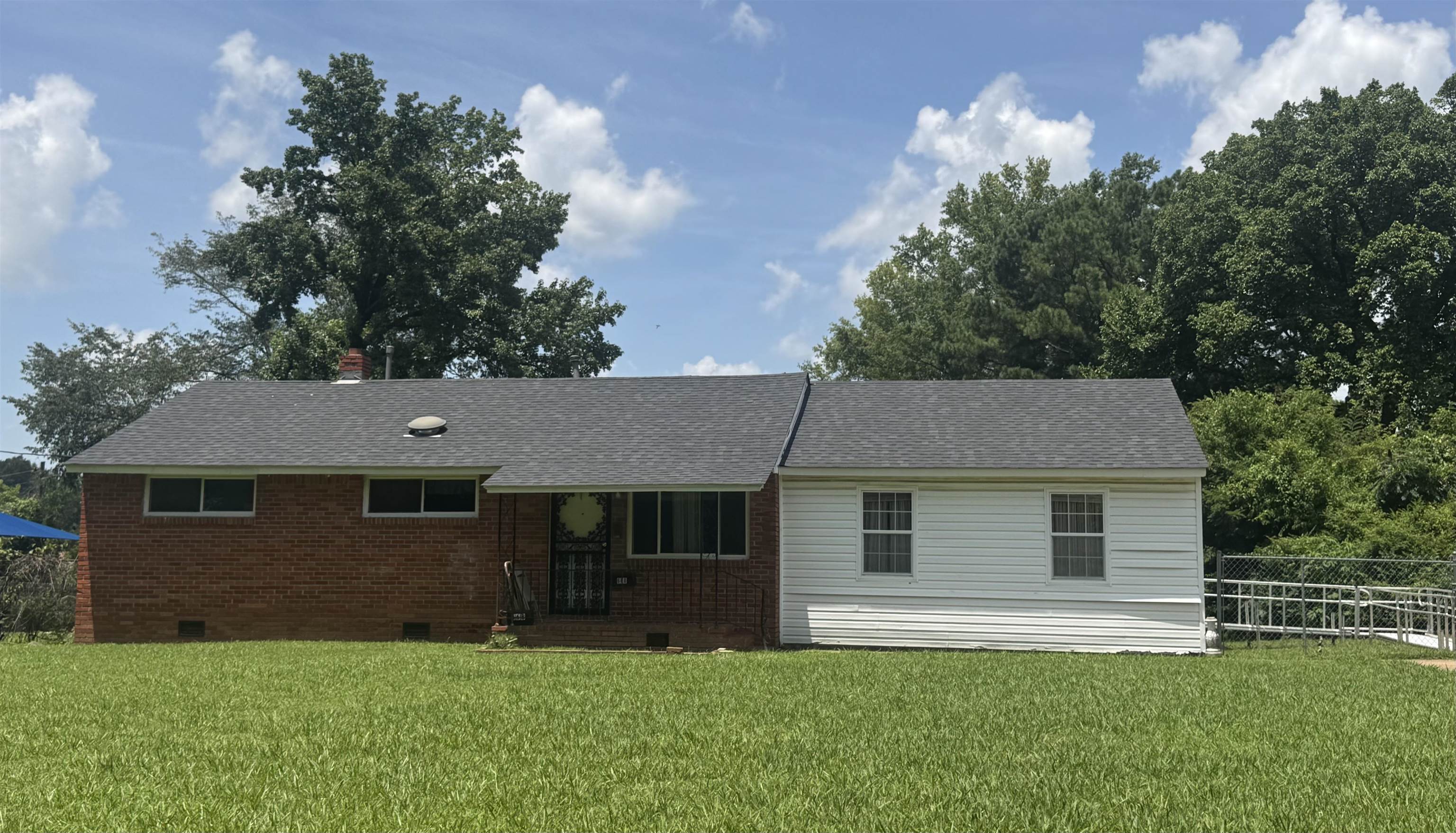 668 Westview Rd Property Photo 1