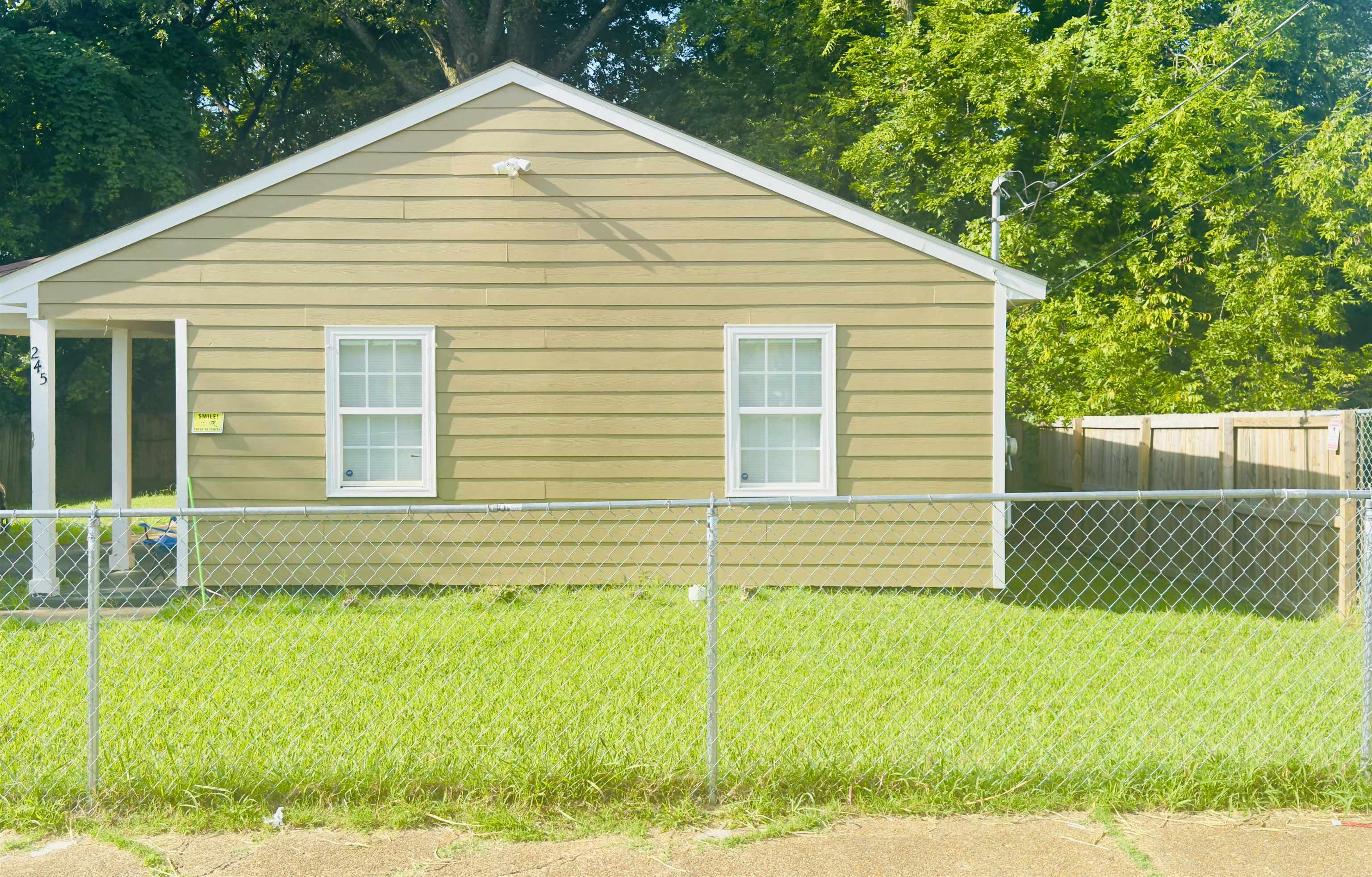 245 W Person Ave Property Photo 4