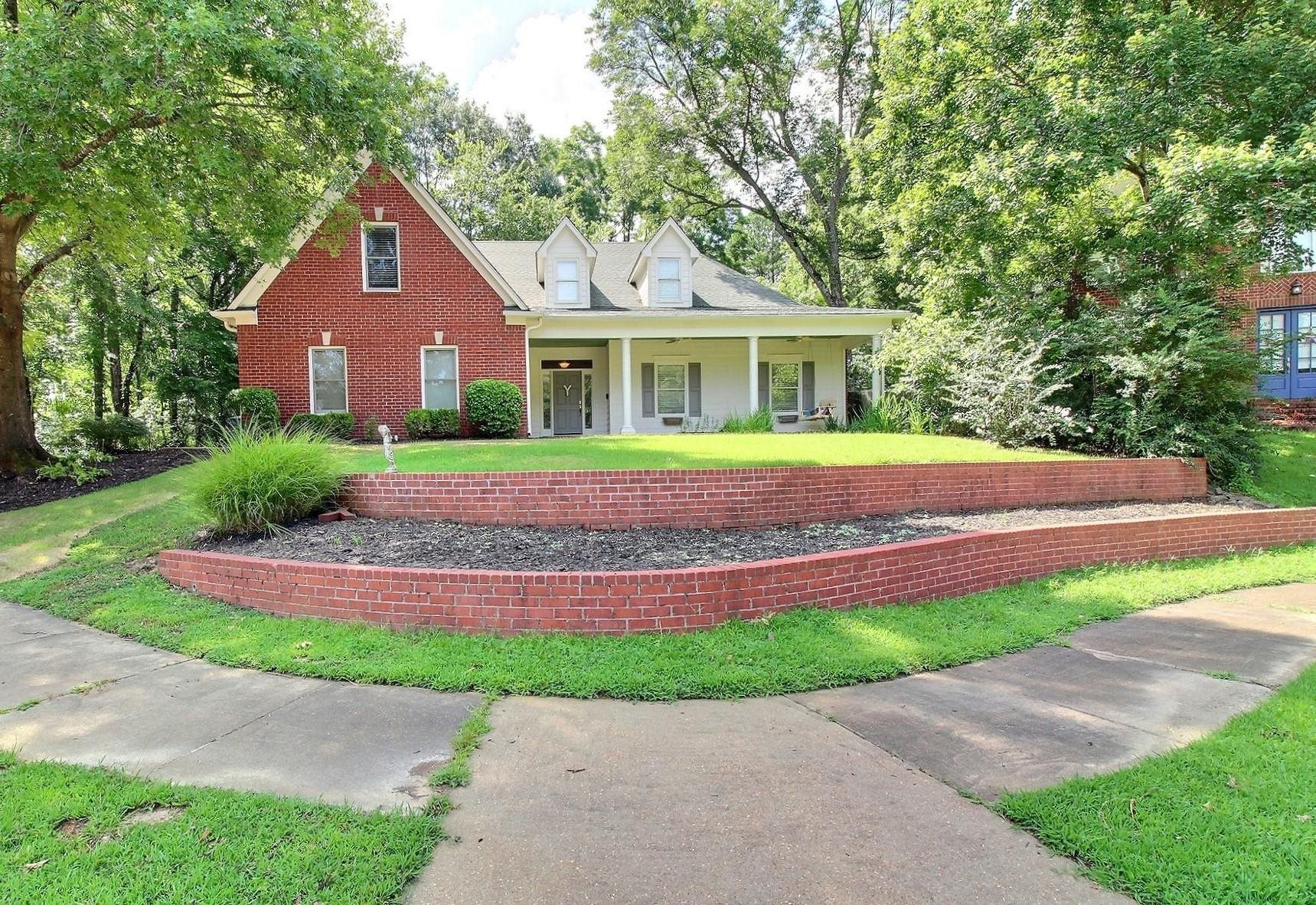 255 Ellawood Ln Property Photo 1