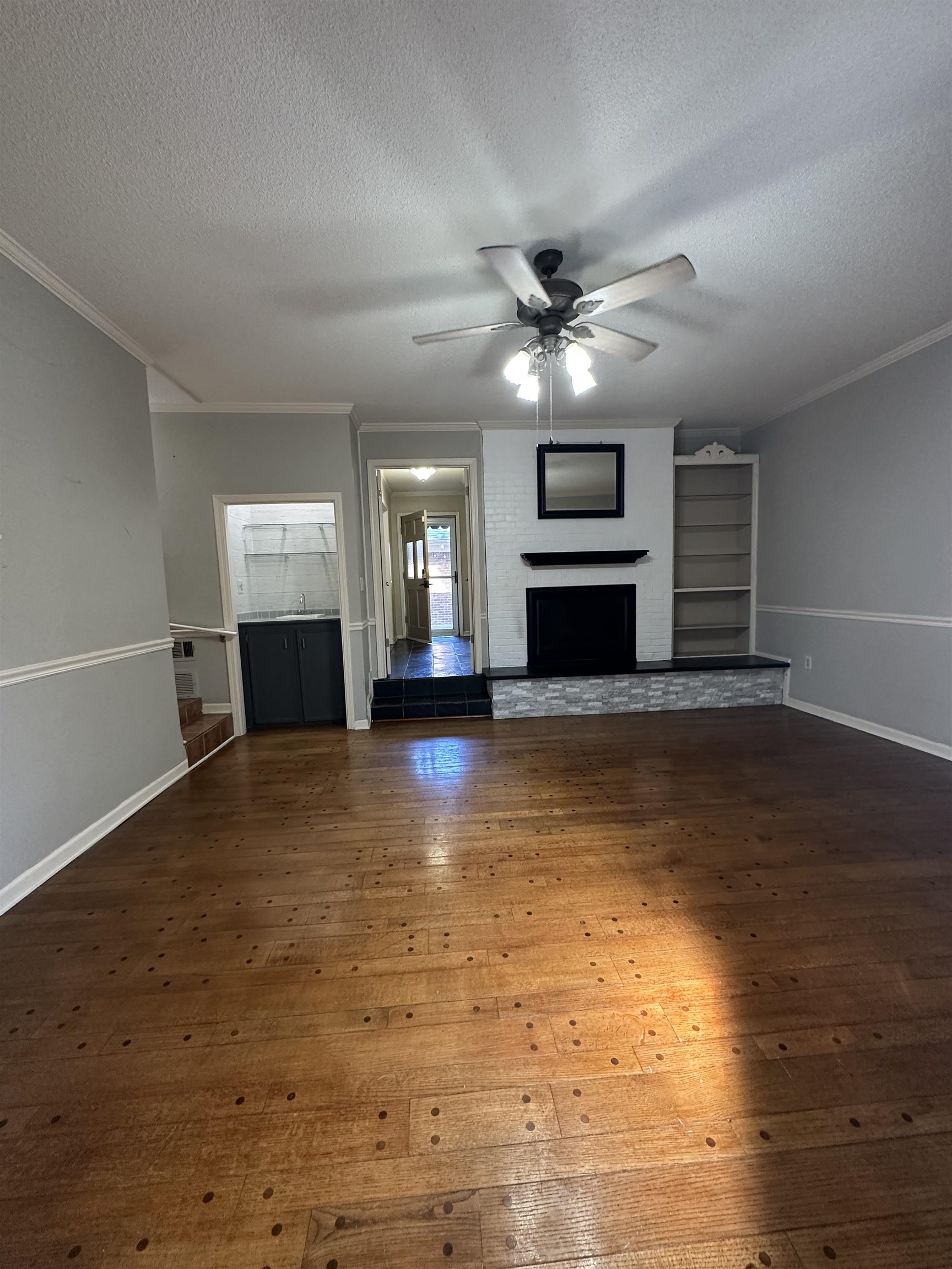 6939 Amberly Dr 6939 Property Photo 3