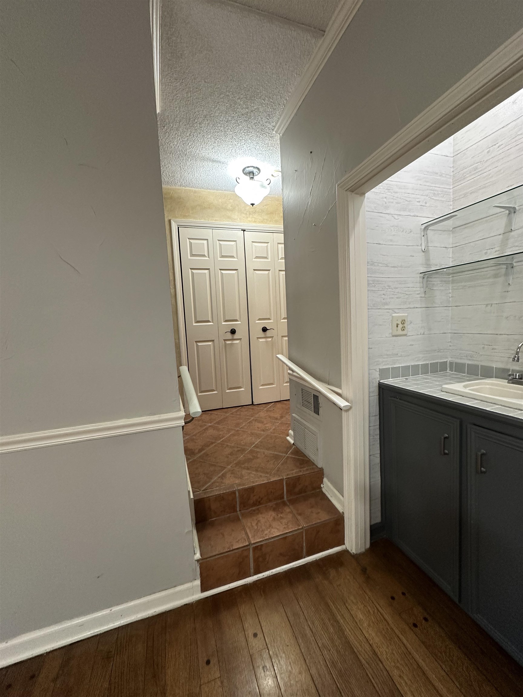 6939 Amberly Dr 6939 Property Photo 5