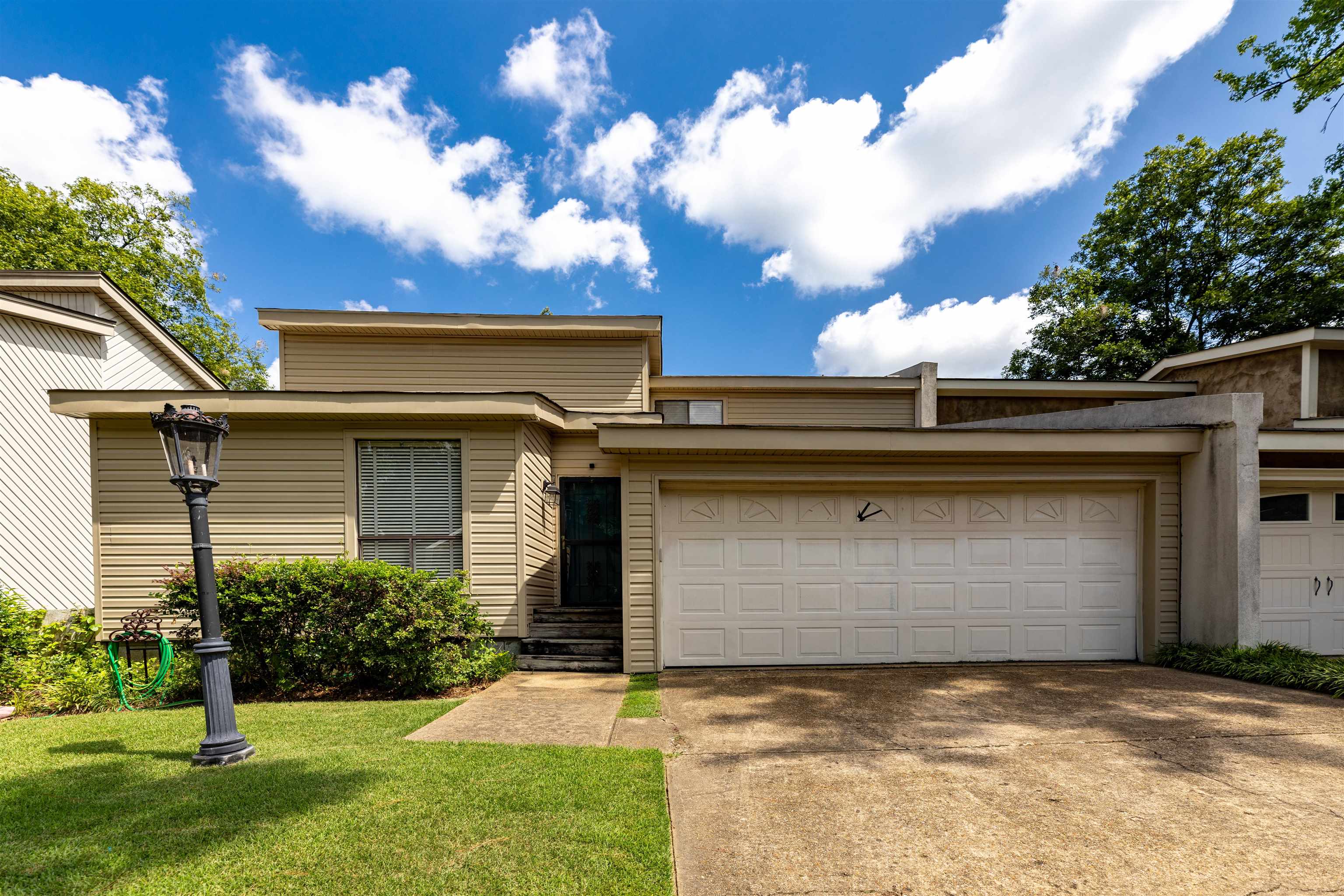 6016 Ivawood Dr Property Photo 1