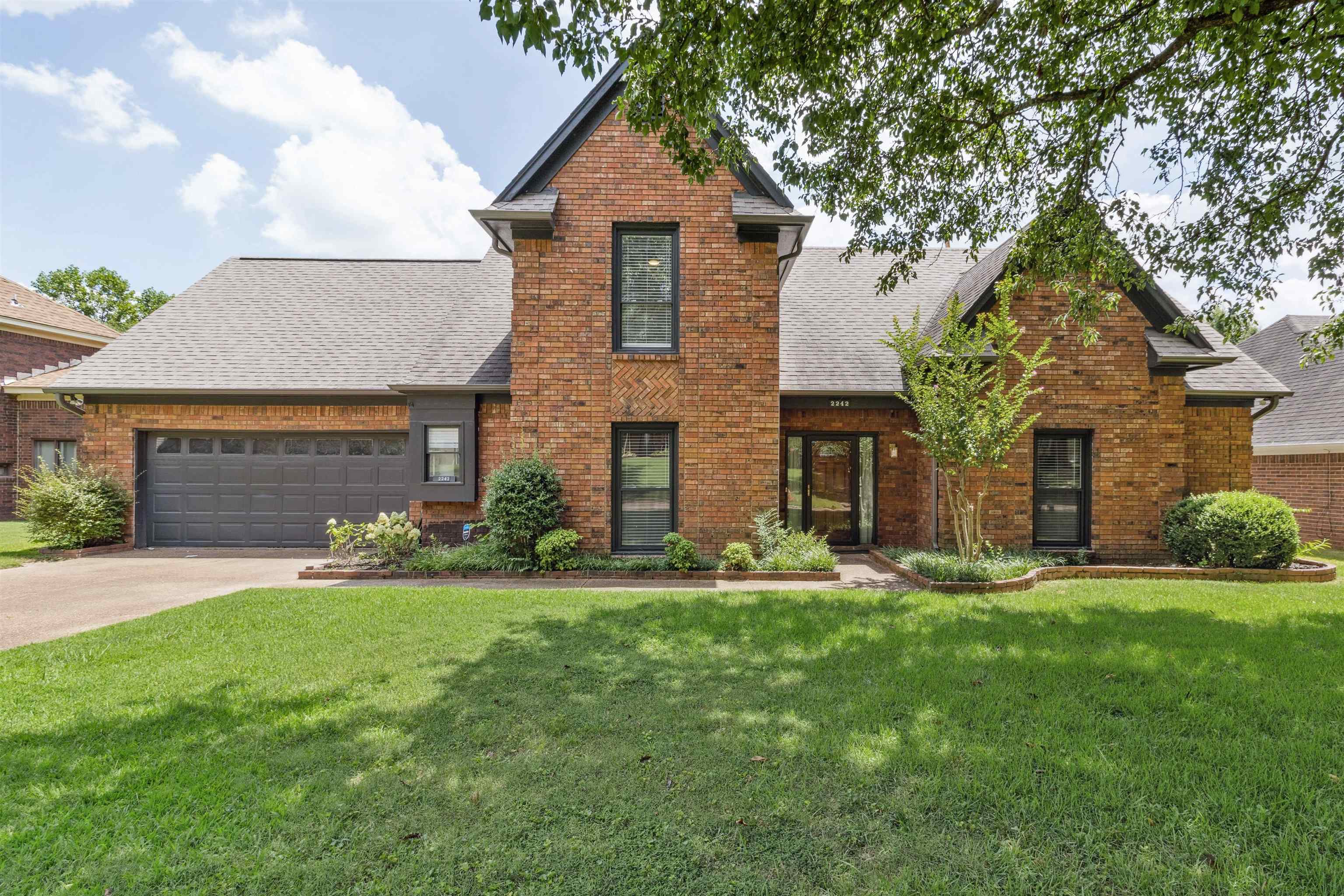 2242 Hickory Path Dr Property Photo 1