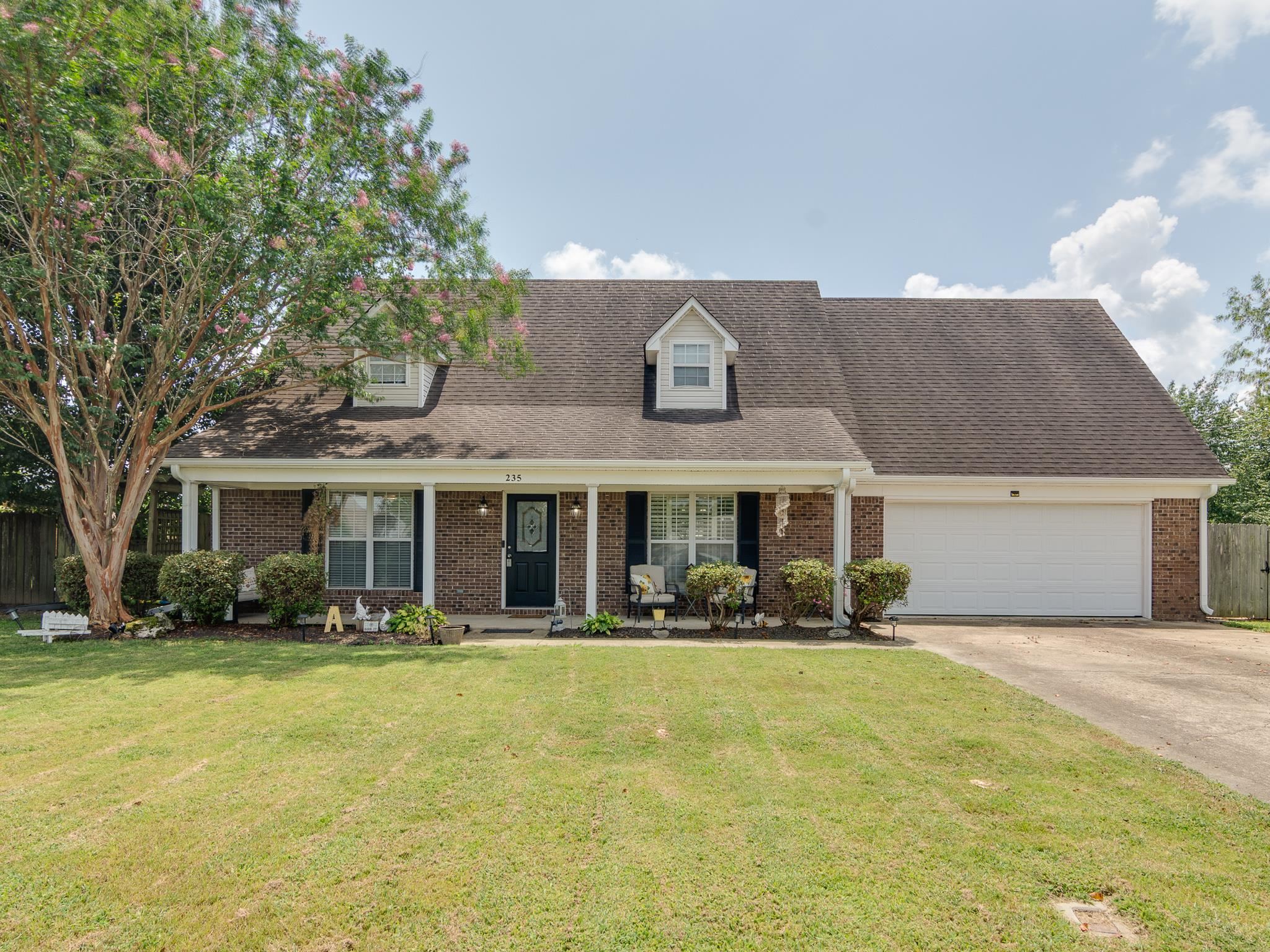 235 Woodlawn Trce Property Photo 1