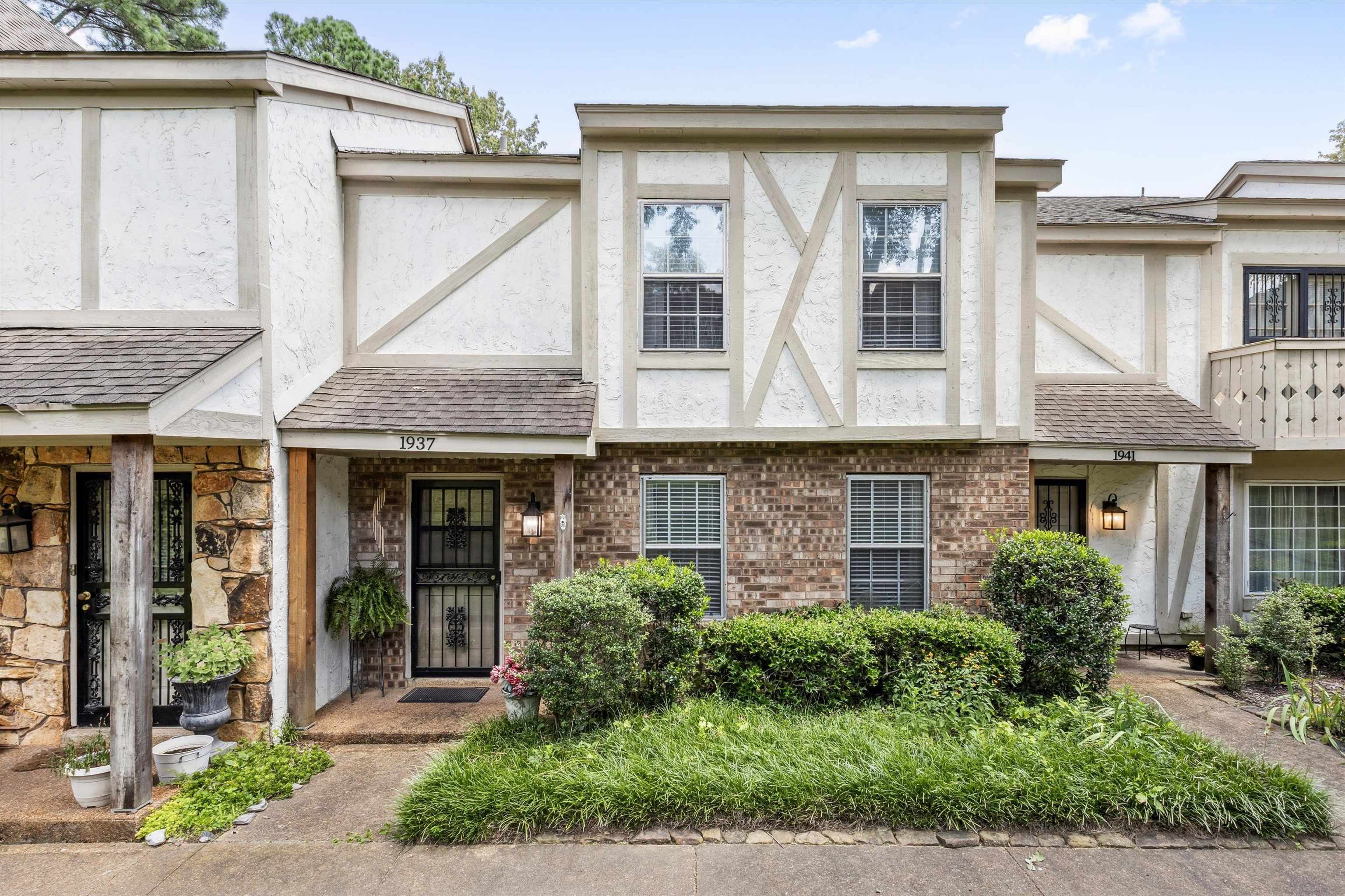 1937 Innsbruck Dr 46 Property Photo 1
