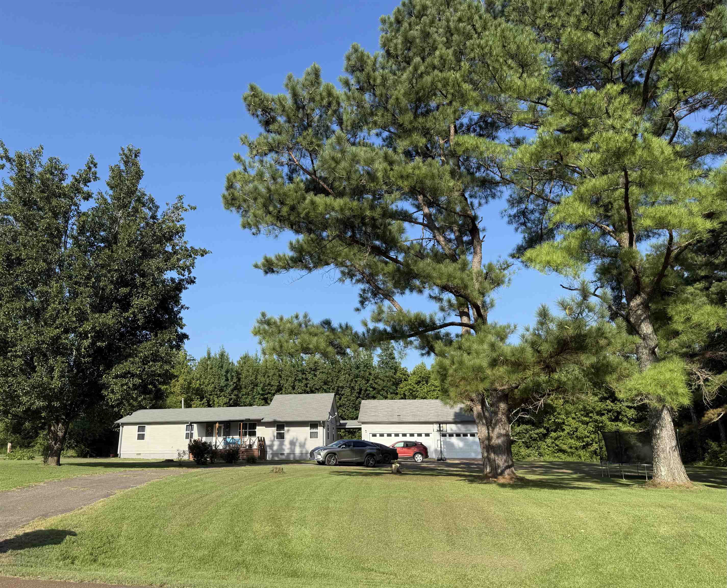 460 Ivy Dr Property Photo 1