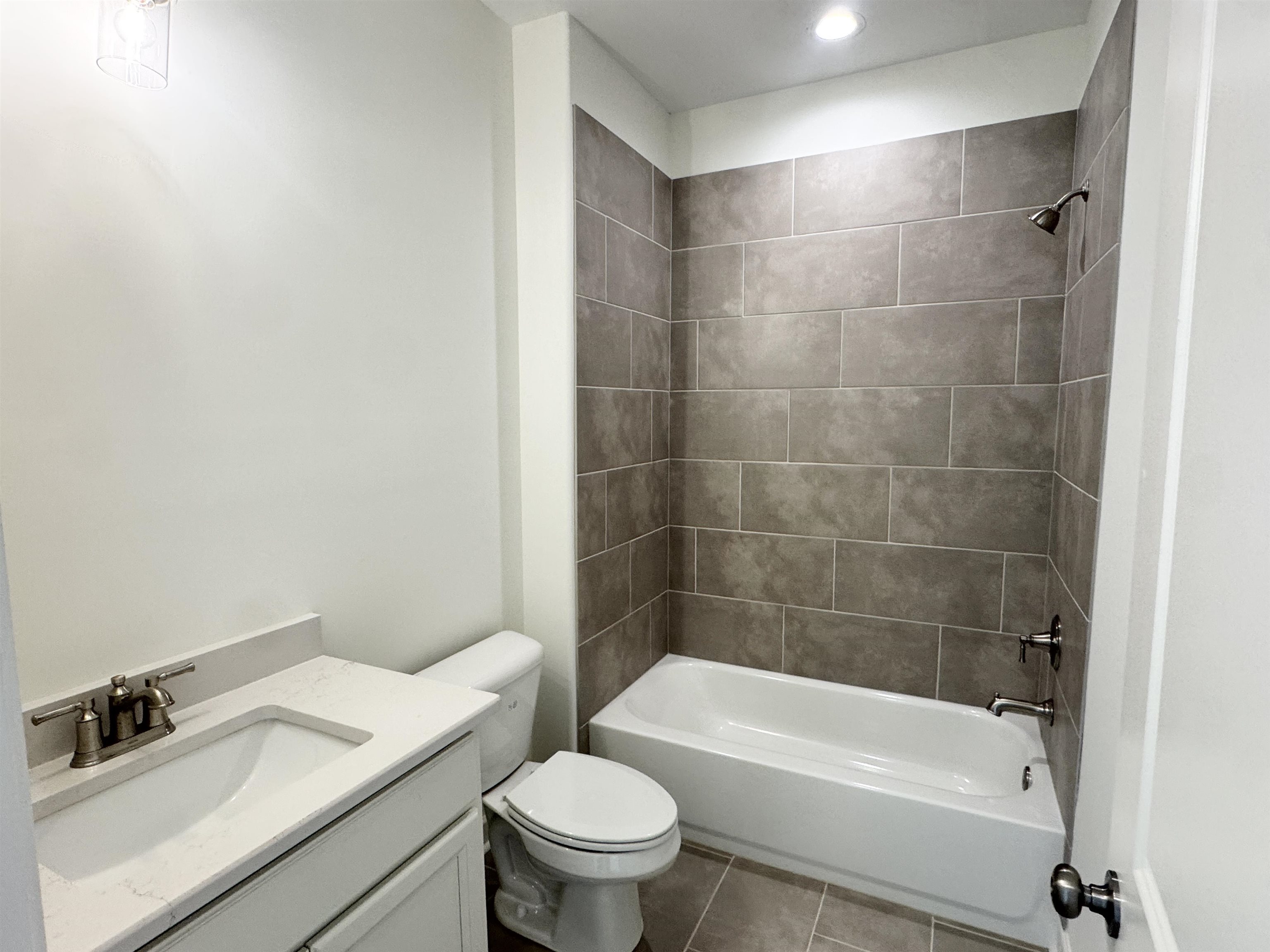 260 Bibury Ln Property Photo 13
