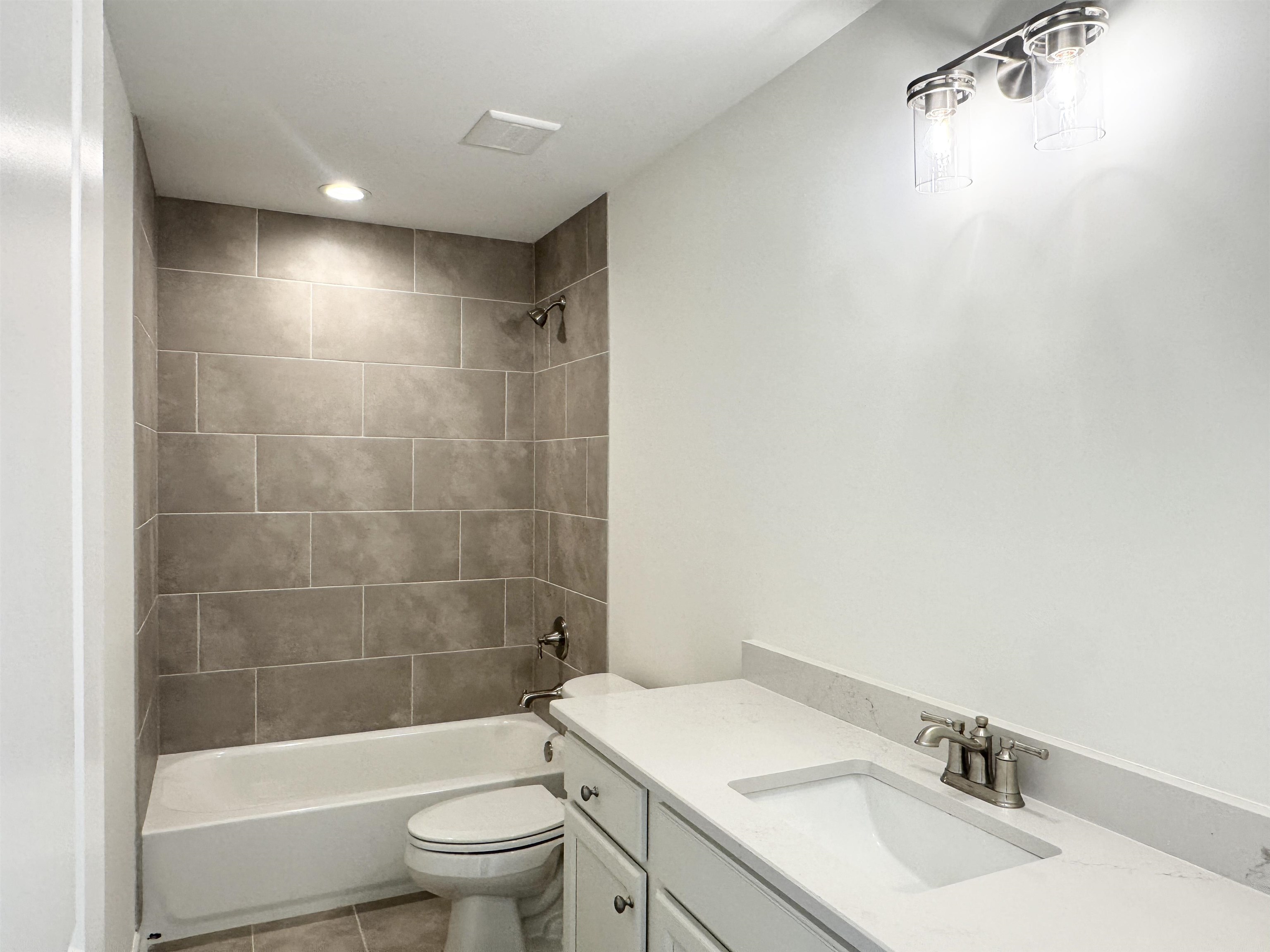 260 Bibury Ln Property Photo 15
