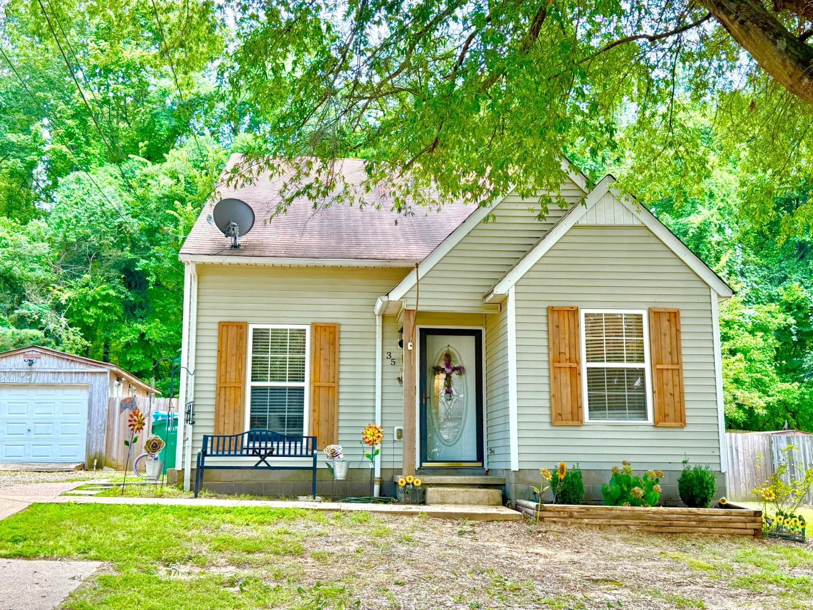 35 Bloomfield Dr Property Photo 1