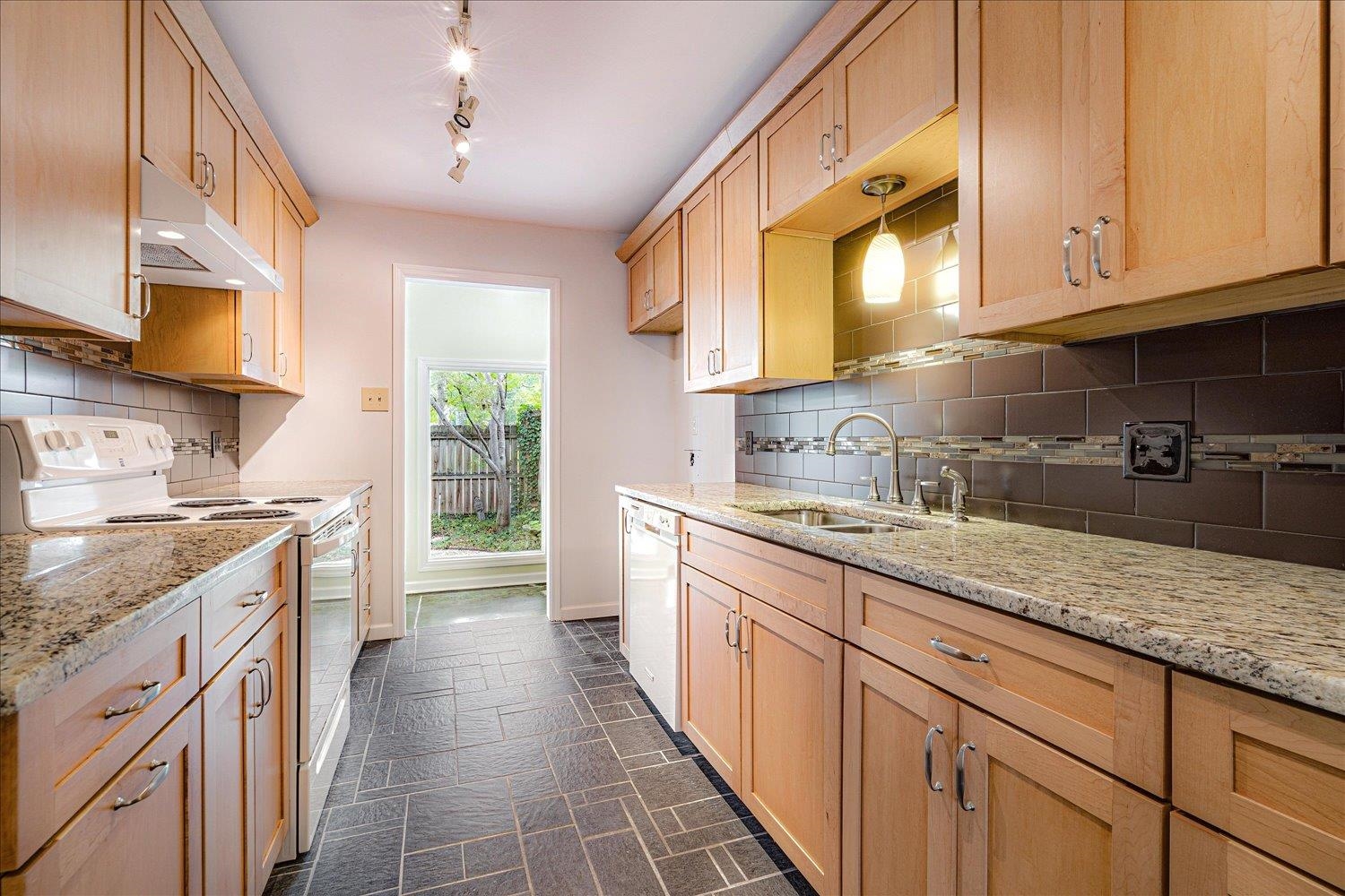 6940 Amberly Rd 6940 Property Photo 1