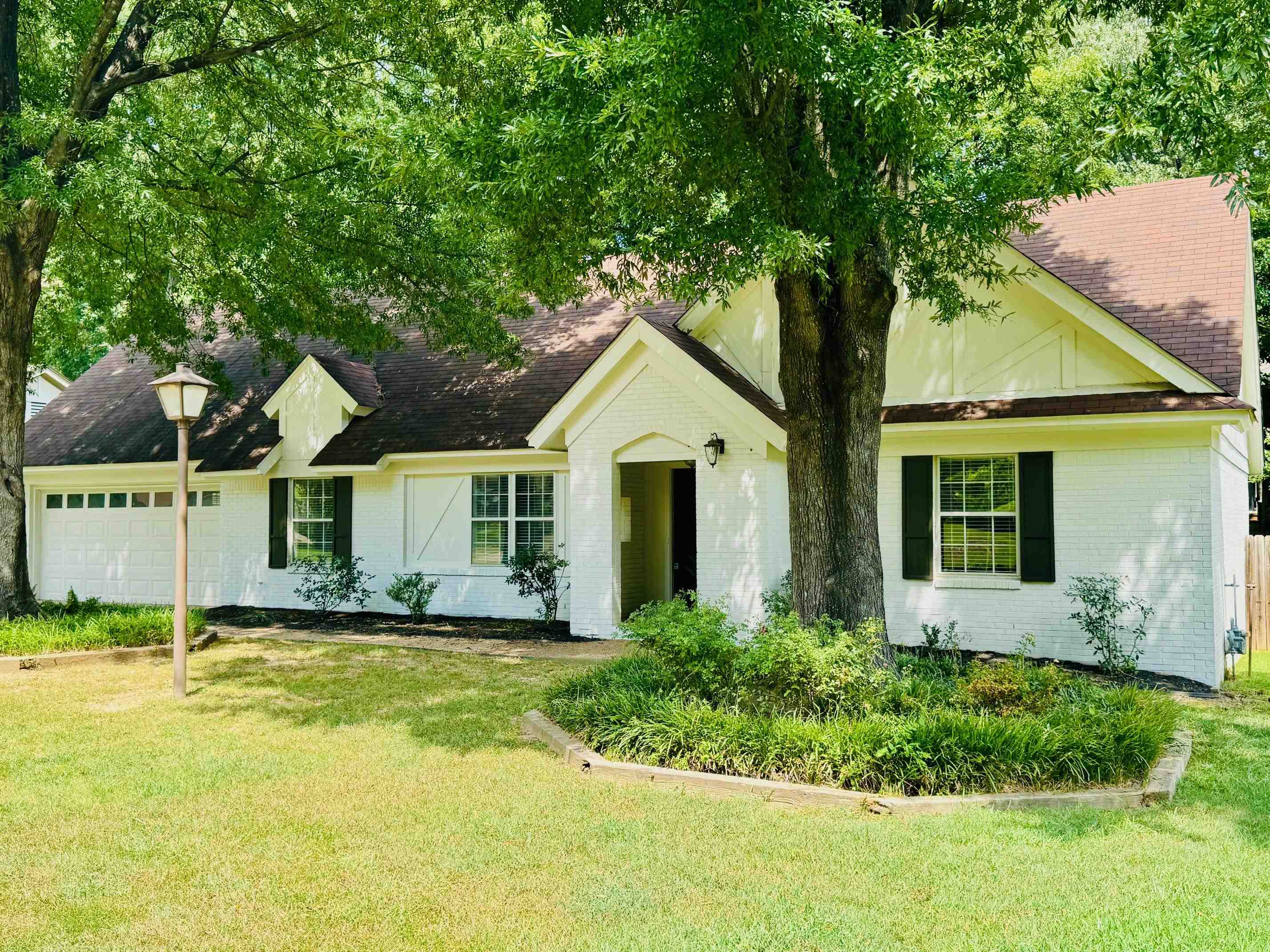 2212 Howard Rd Property Photo 1