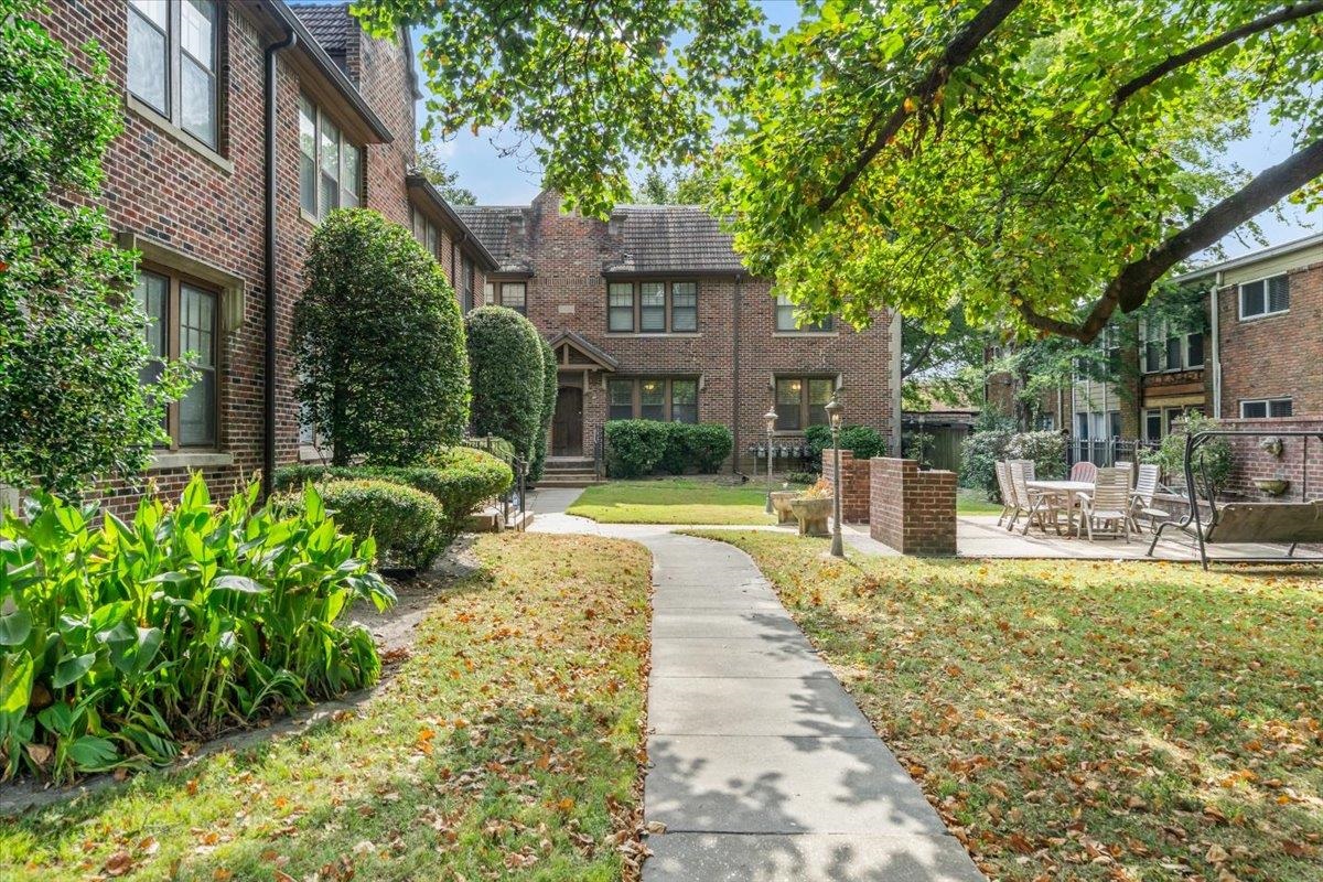 204 S Mclean Blvd 6 Property Photo 1
