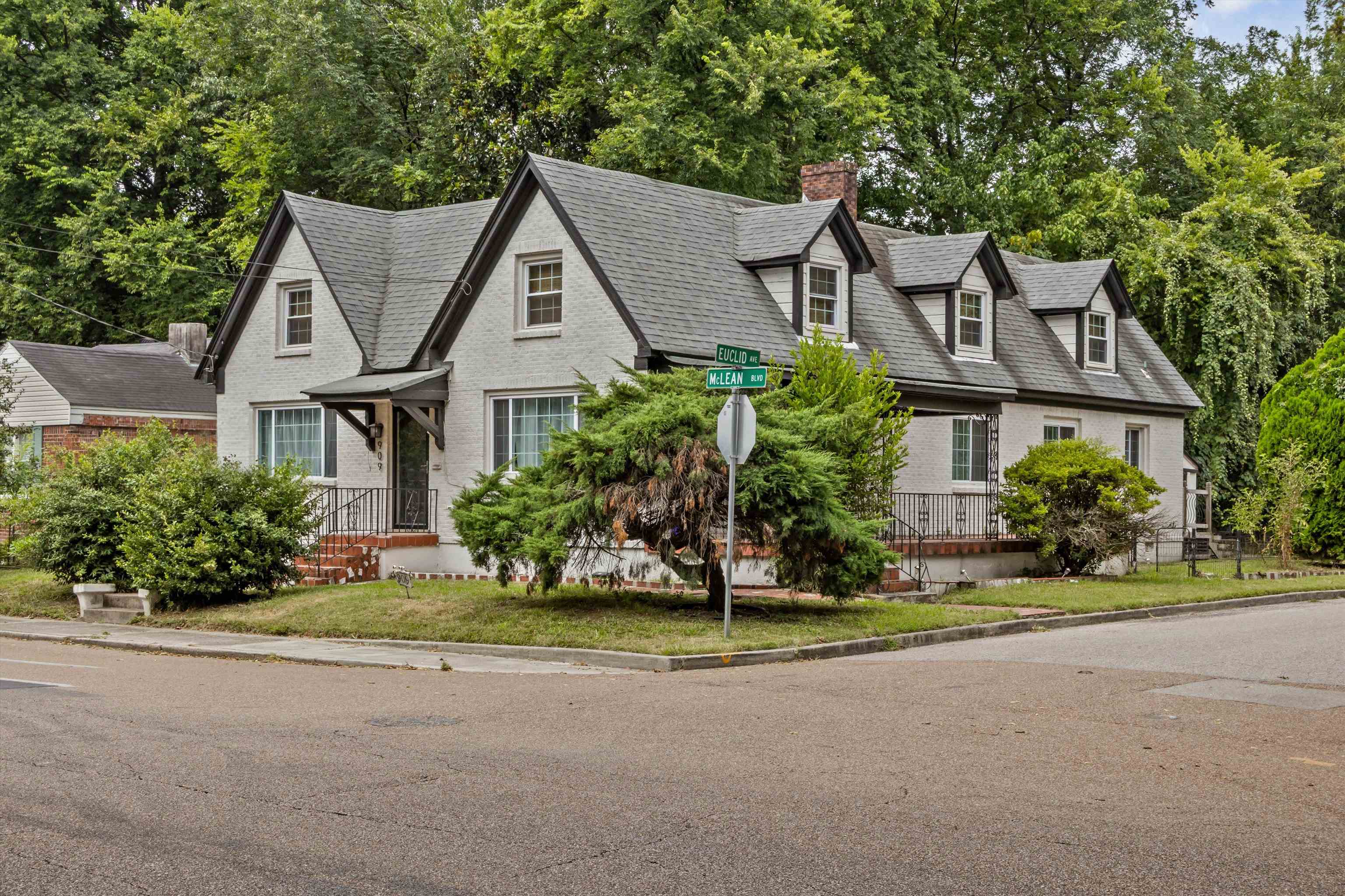 909 S Mclean Blvd Property Photo 1