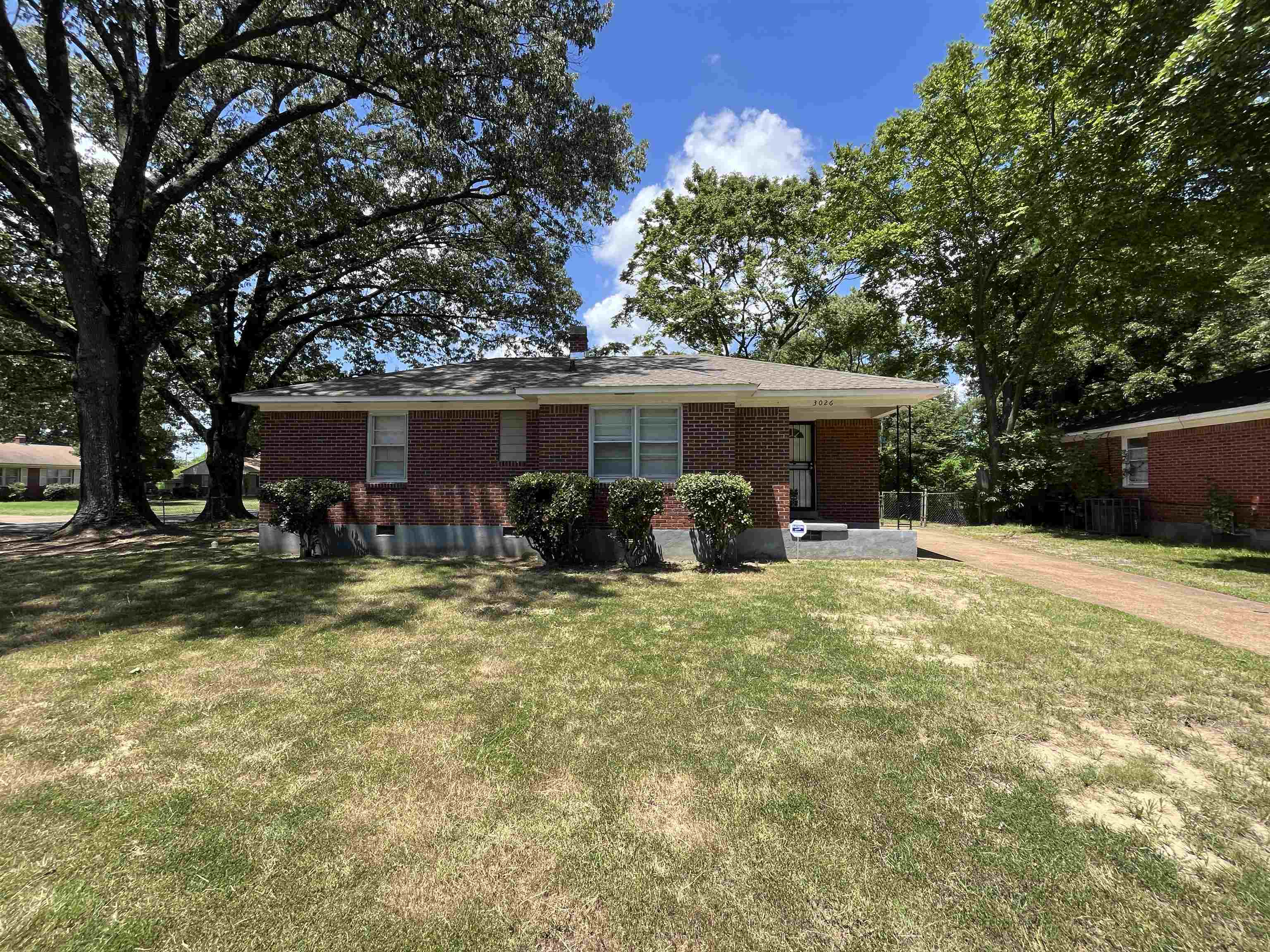 3026 S Edgeware Rd Property Photo 1