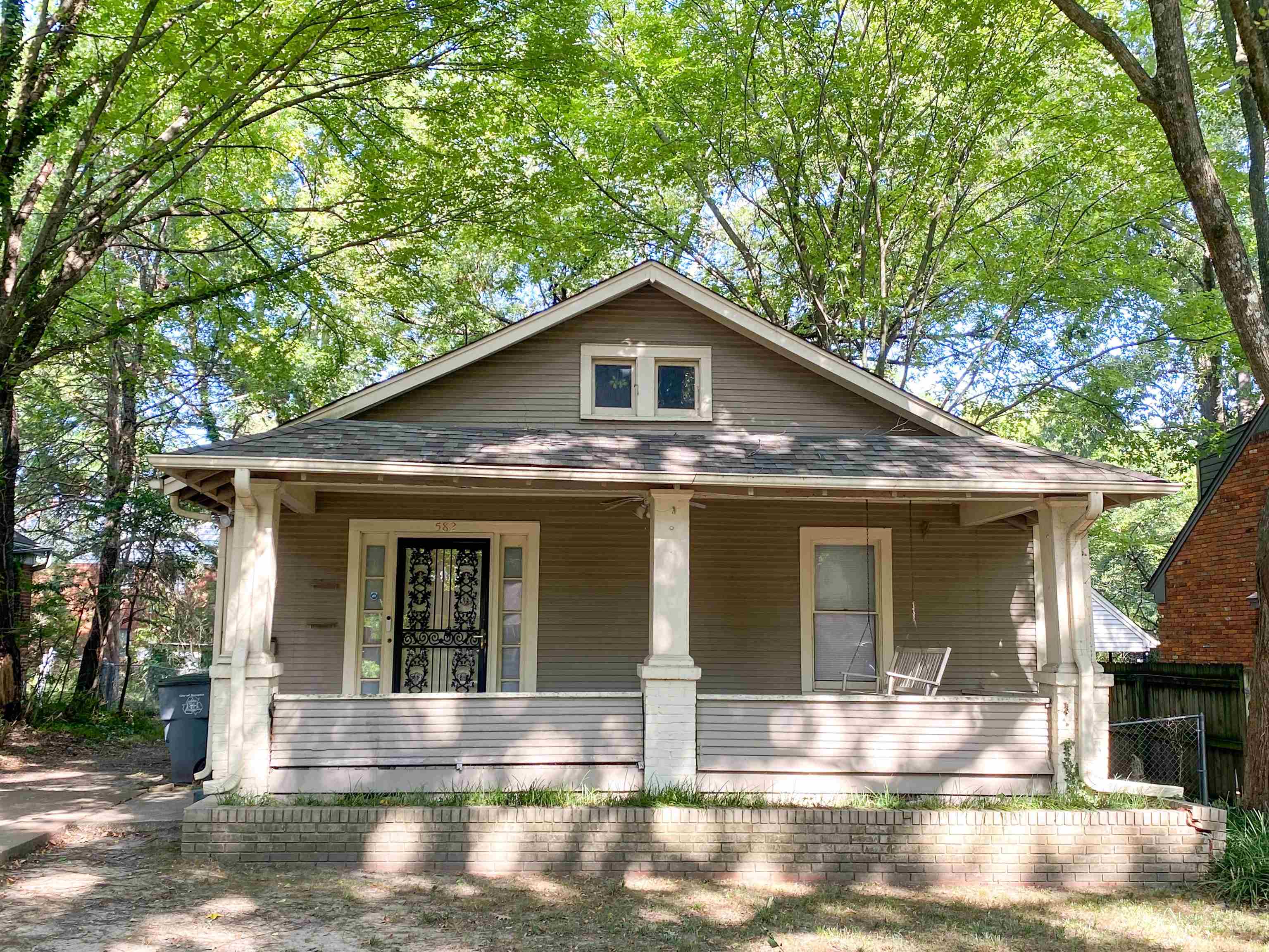 582 Watson St Property Photo 1