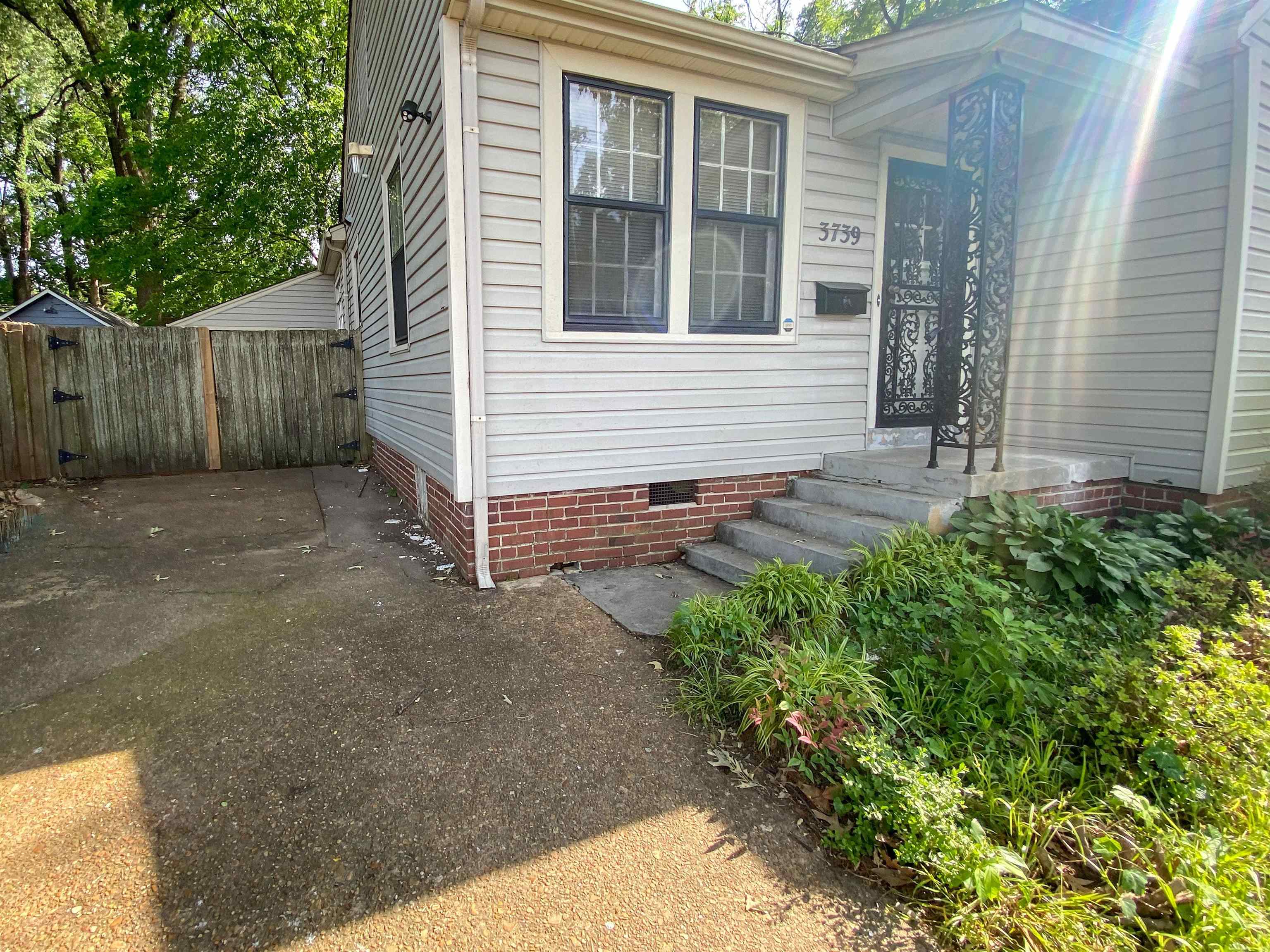 3739 Spottswood Ave Property Photo 2