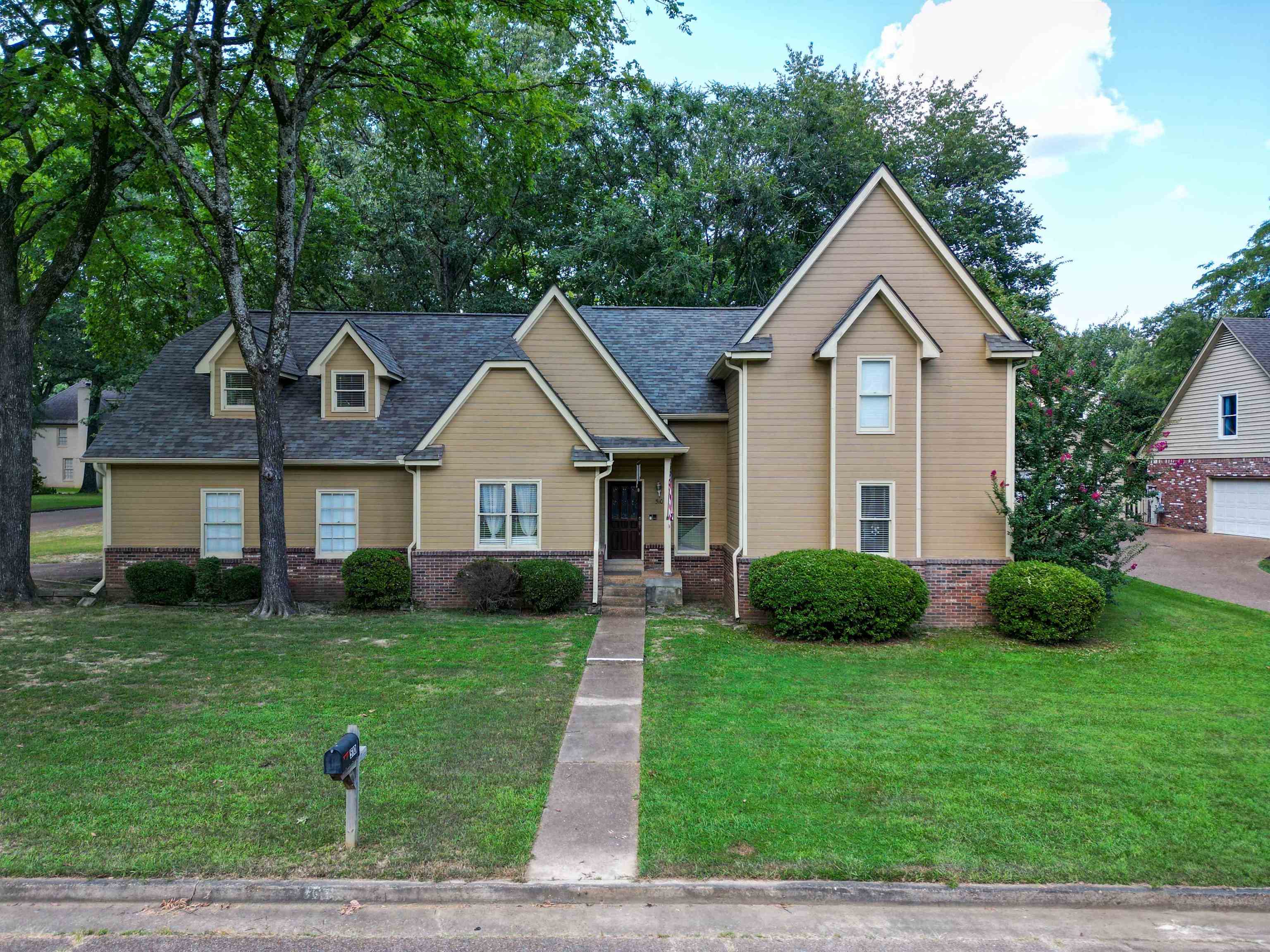 510 Old Oak Ln Property Photo 1