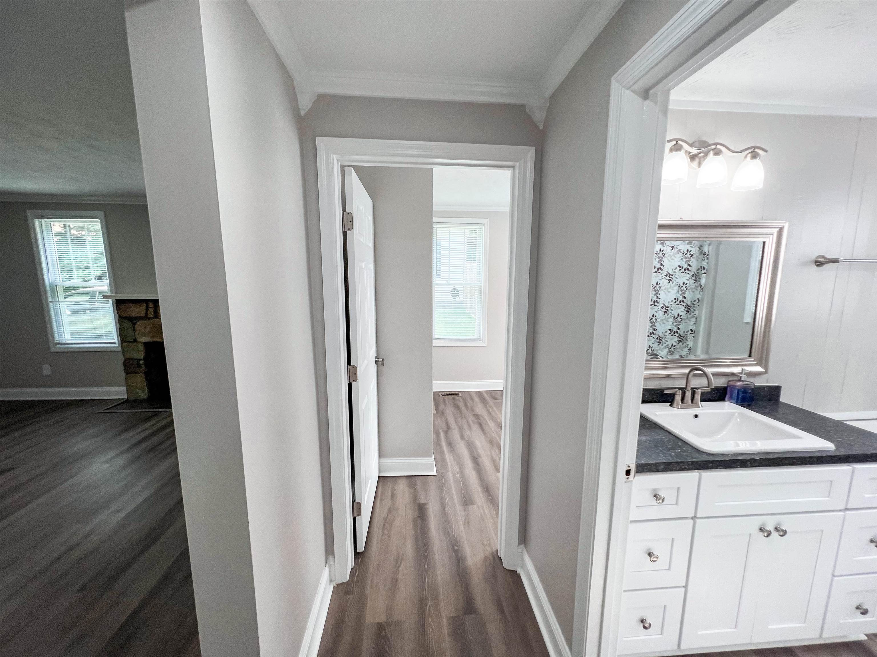 202 Morris St Property Photo 6