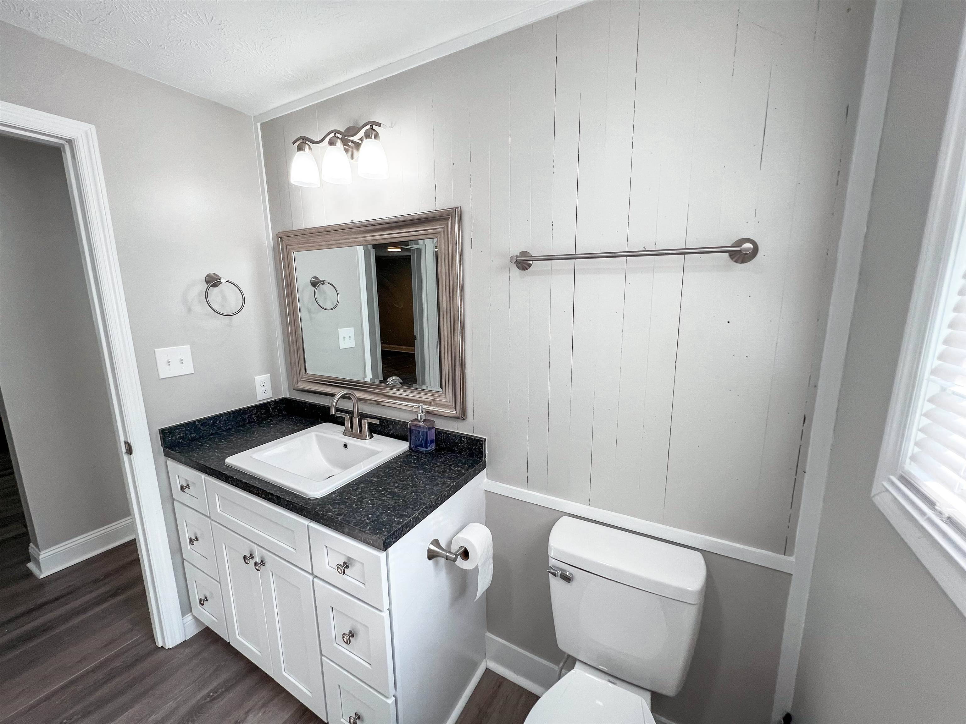 202 Morris St Property Photo 8