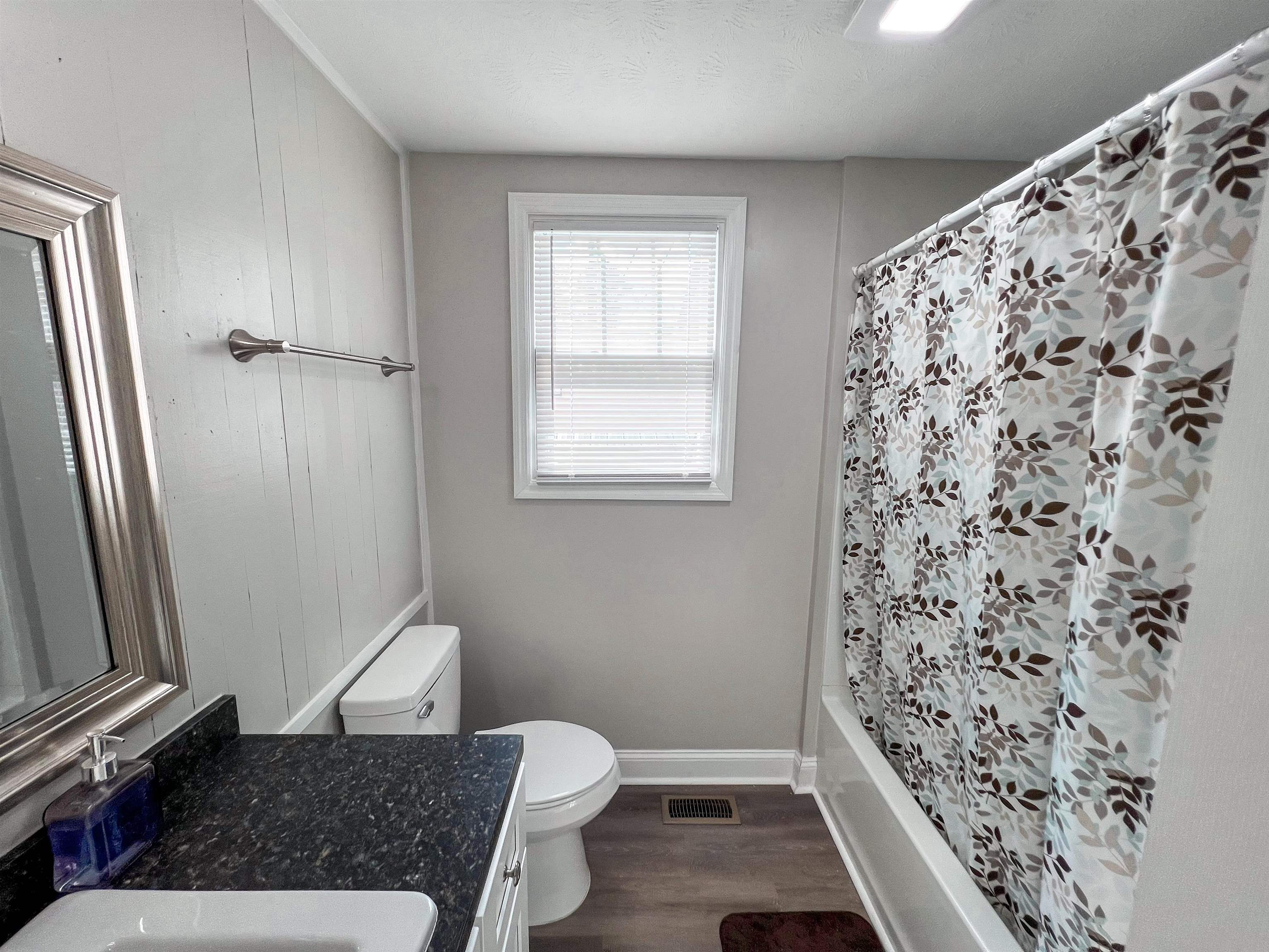 202 Morris St Property Photo 10