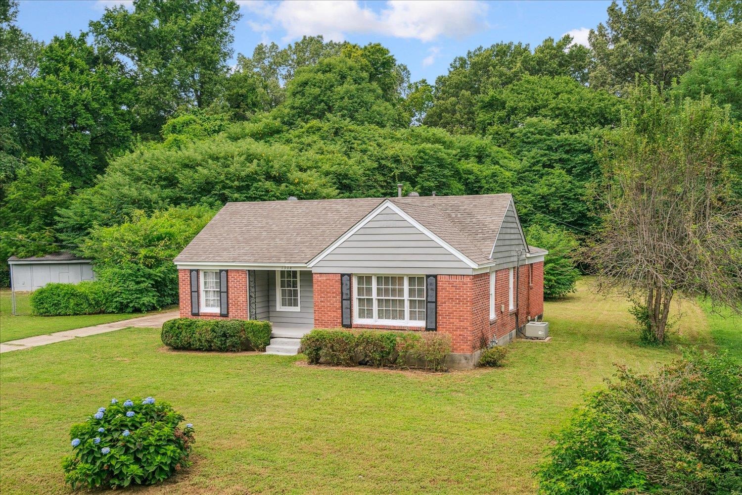 1304 Pera Dr Property Photo 1