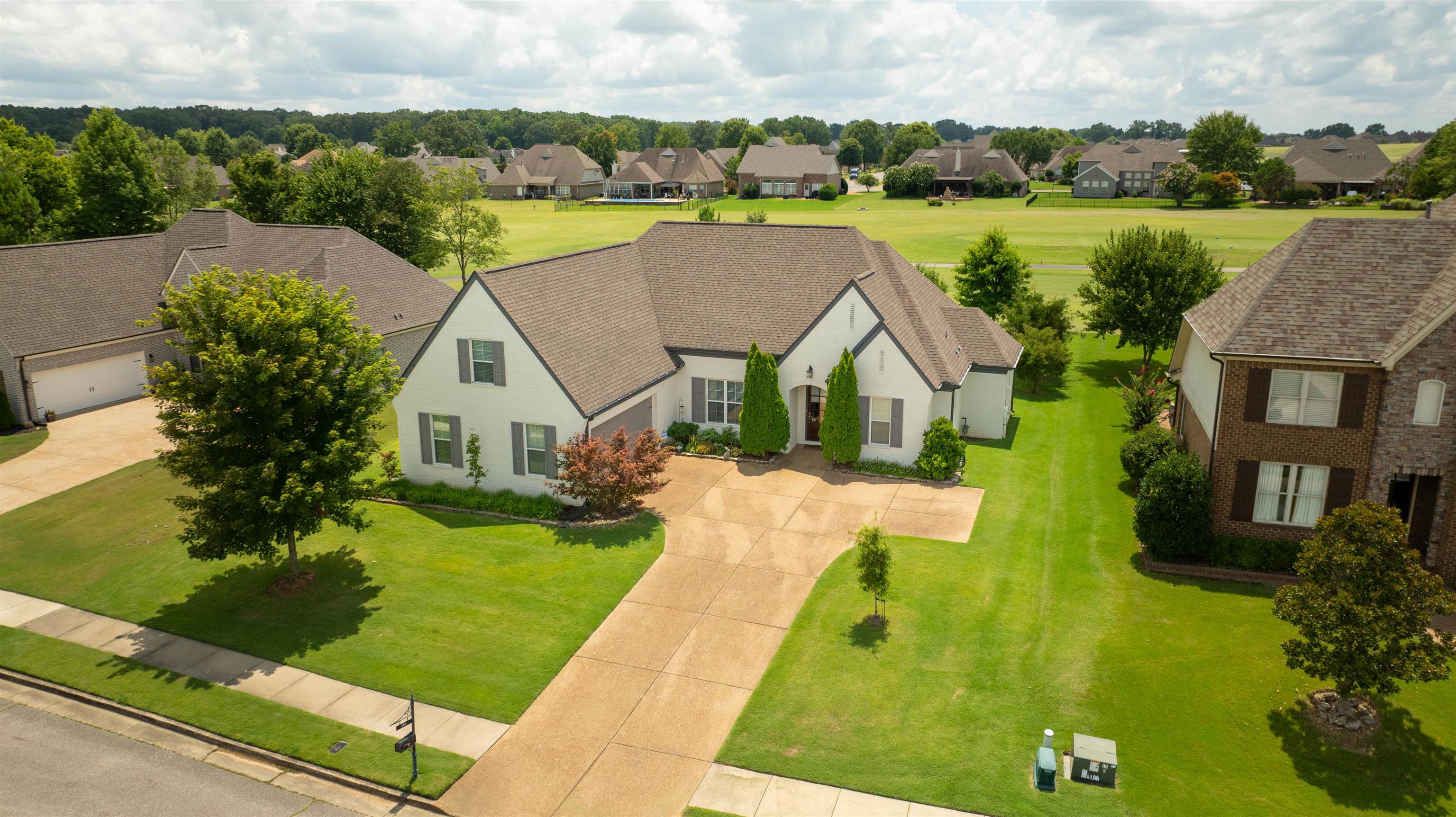 210 Links View Dr Property Photo 1
