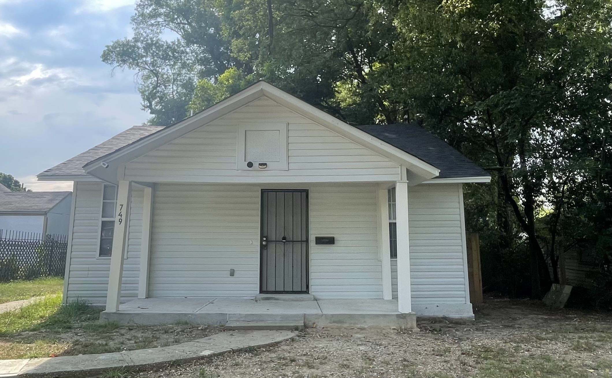 749 Columbia St Property Photo 1
