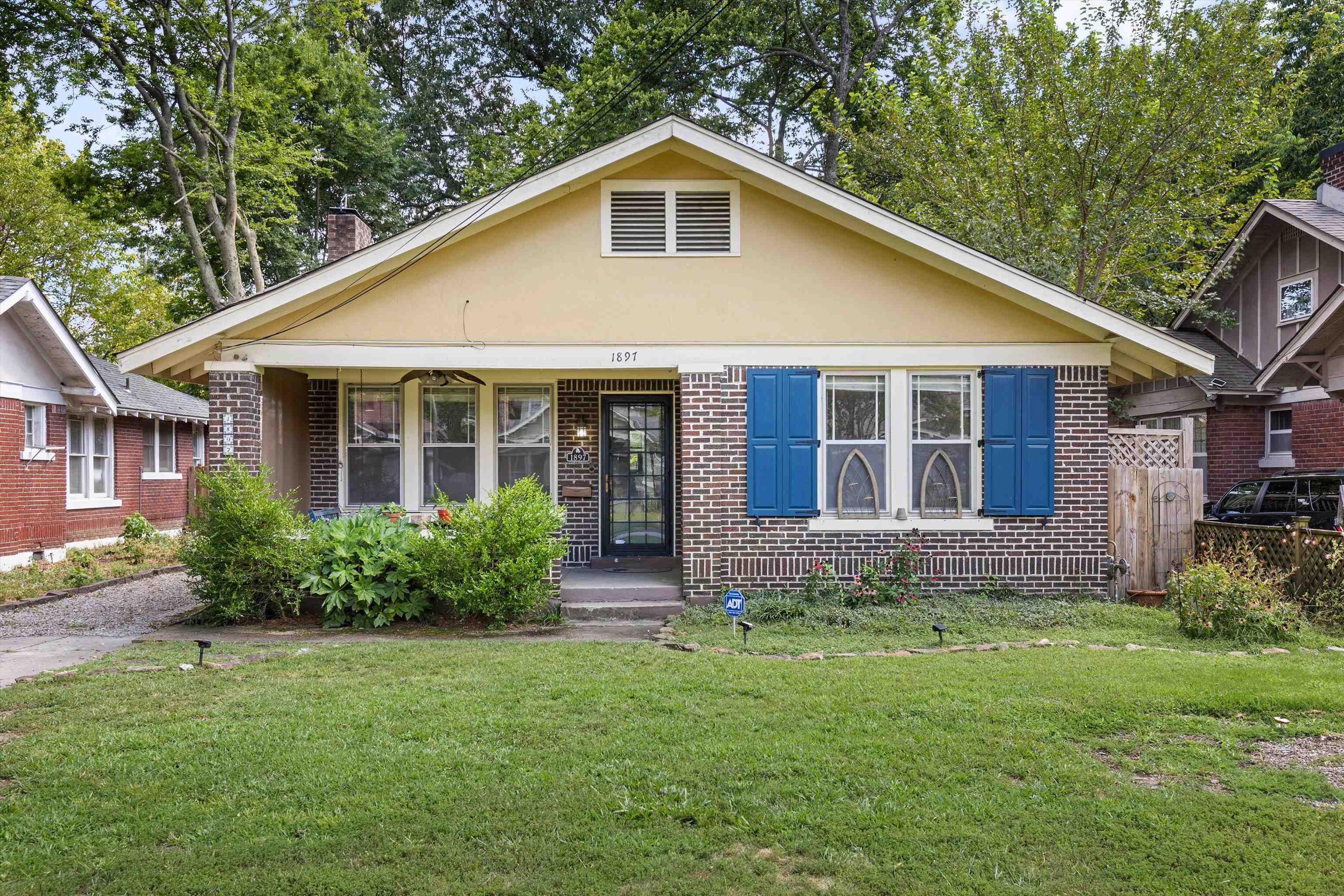 1897 Snowden Ave Property Photo 1