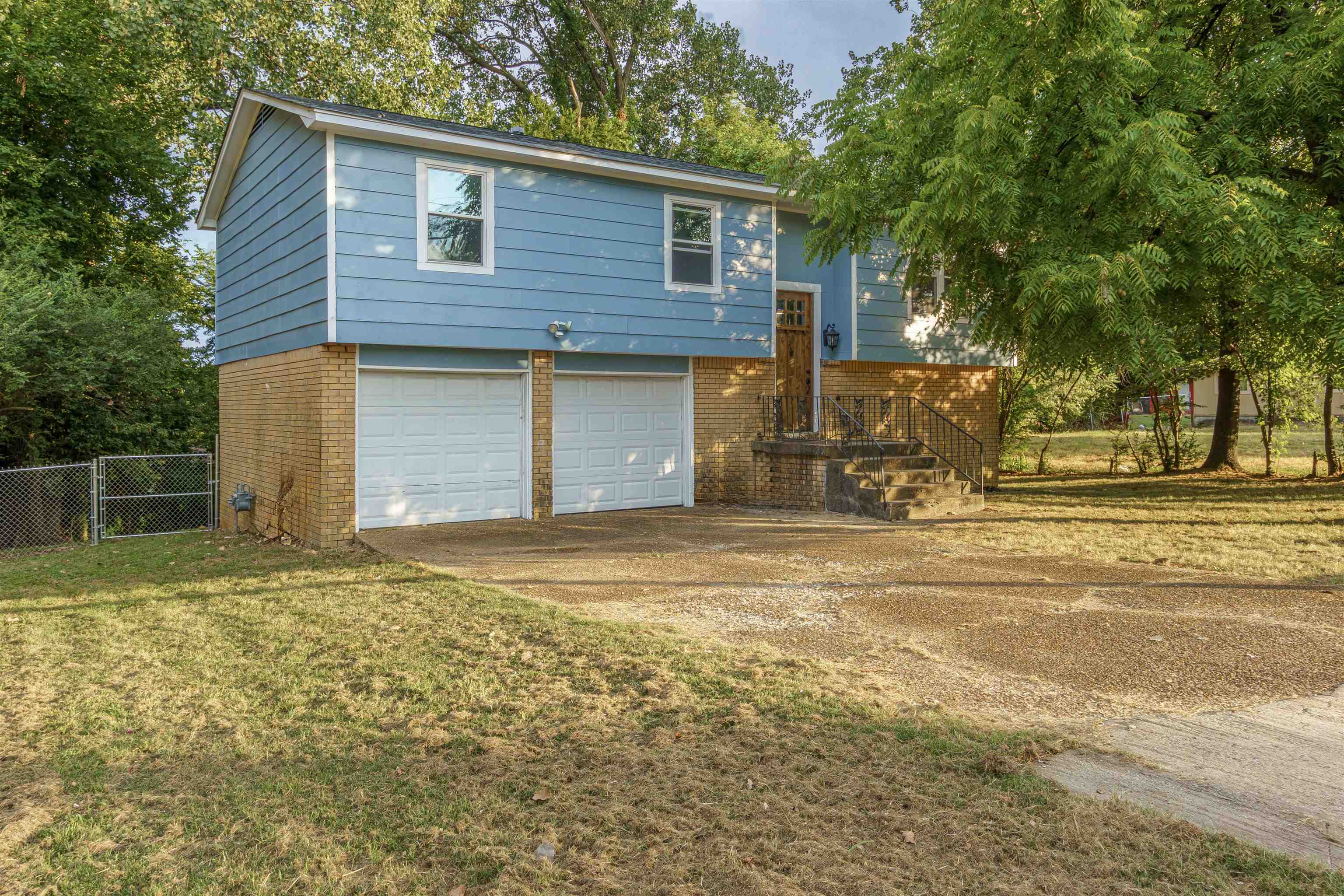 2331 Whitney Ave Property Photo 1
