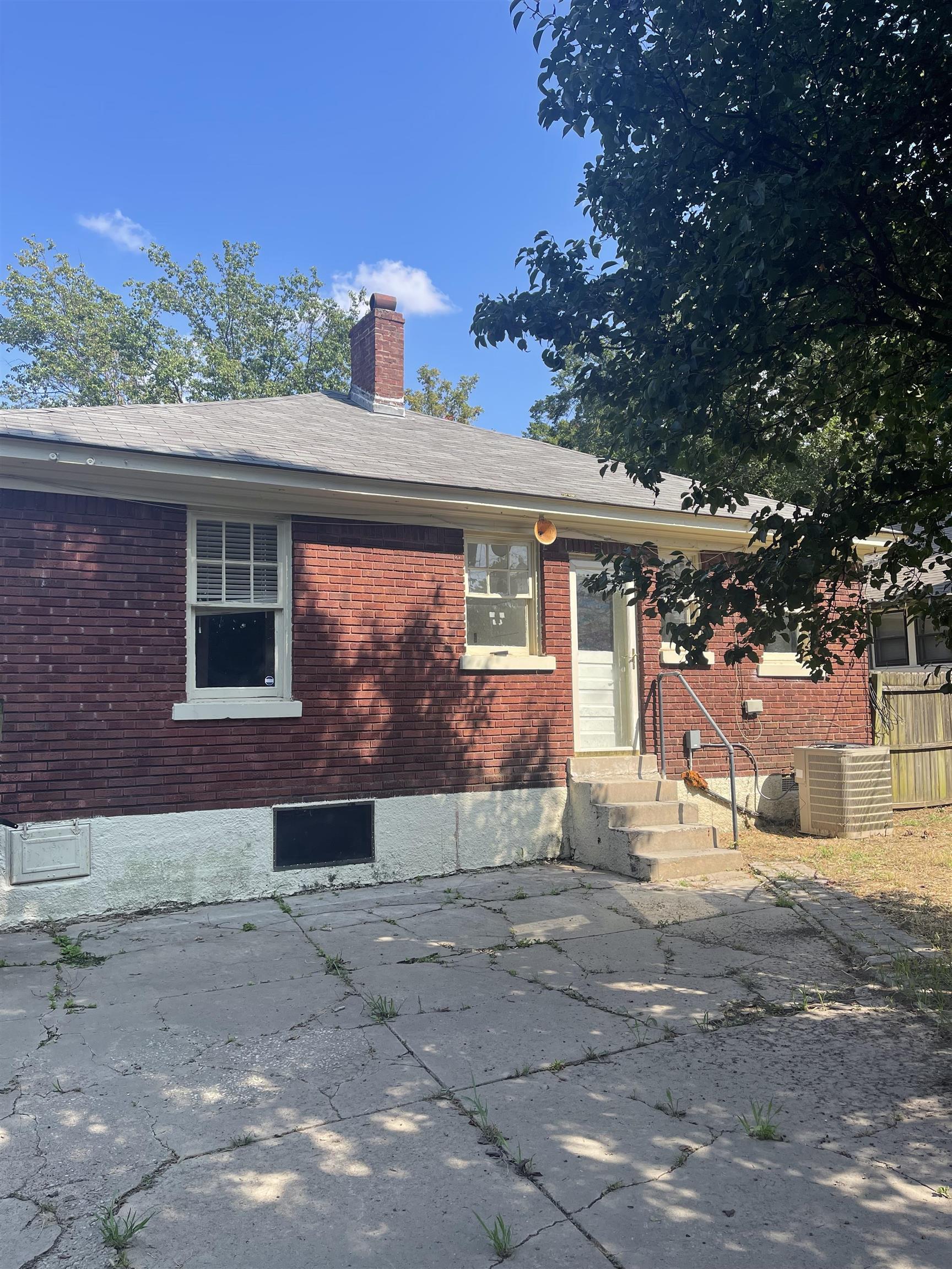 643 N Willett St Property Photo 4