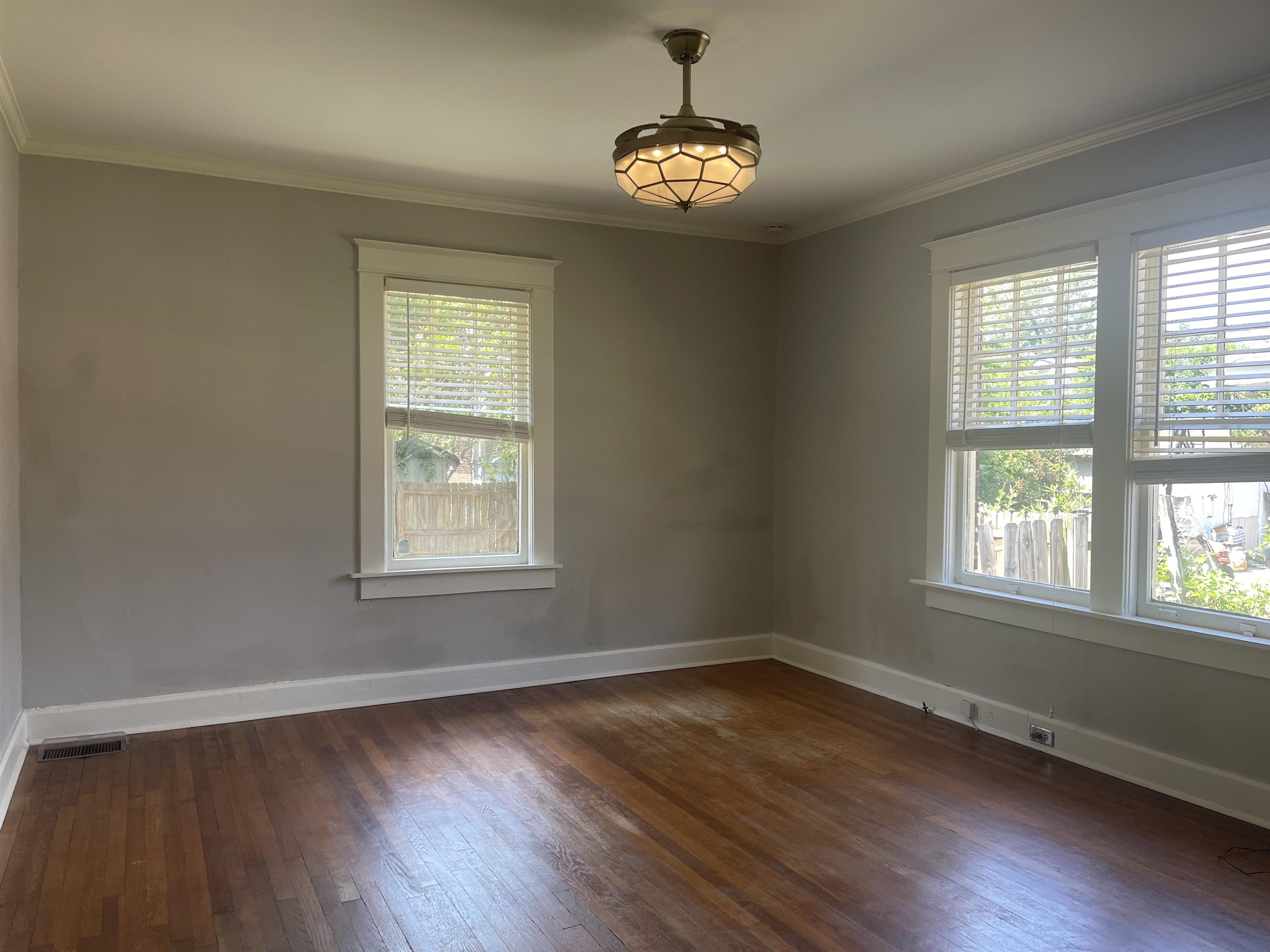 643 N Willett St Property Photo 8