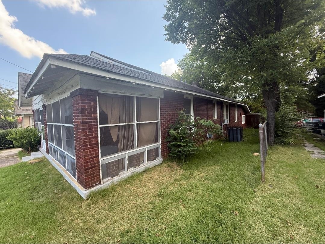 348 N Claybrook St N Property Photo 3