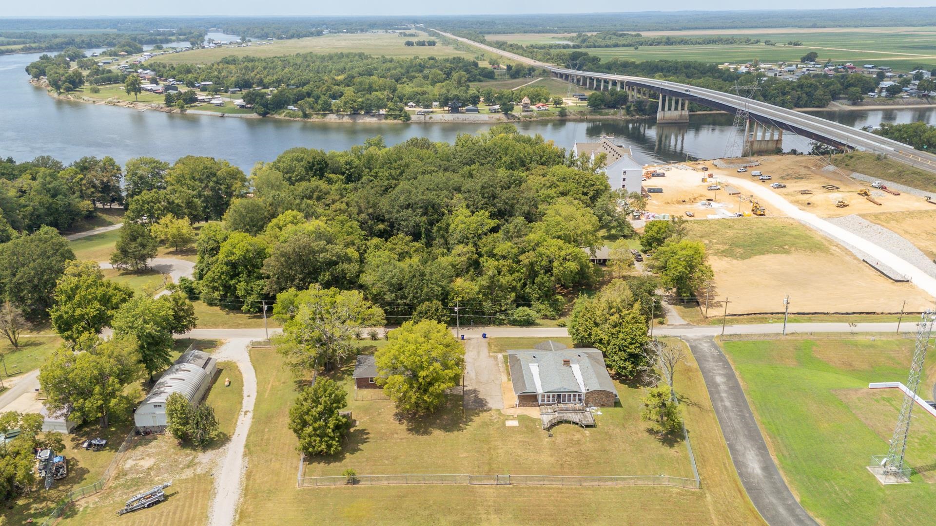 70 Riverside Dr Property Photo 2