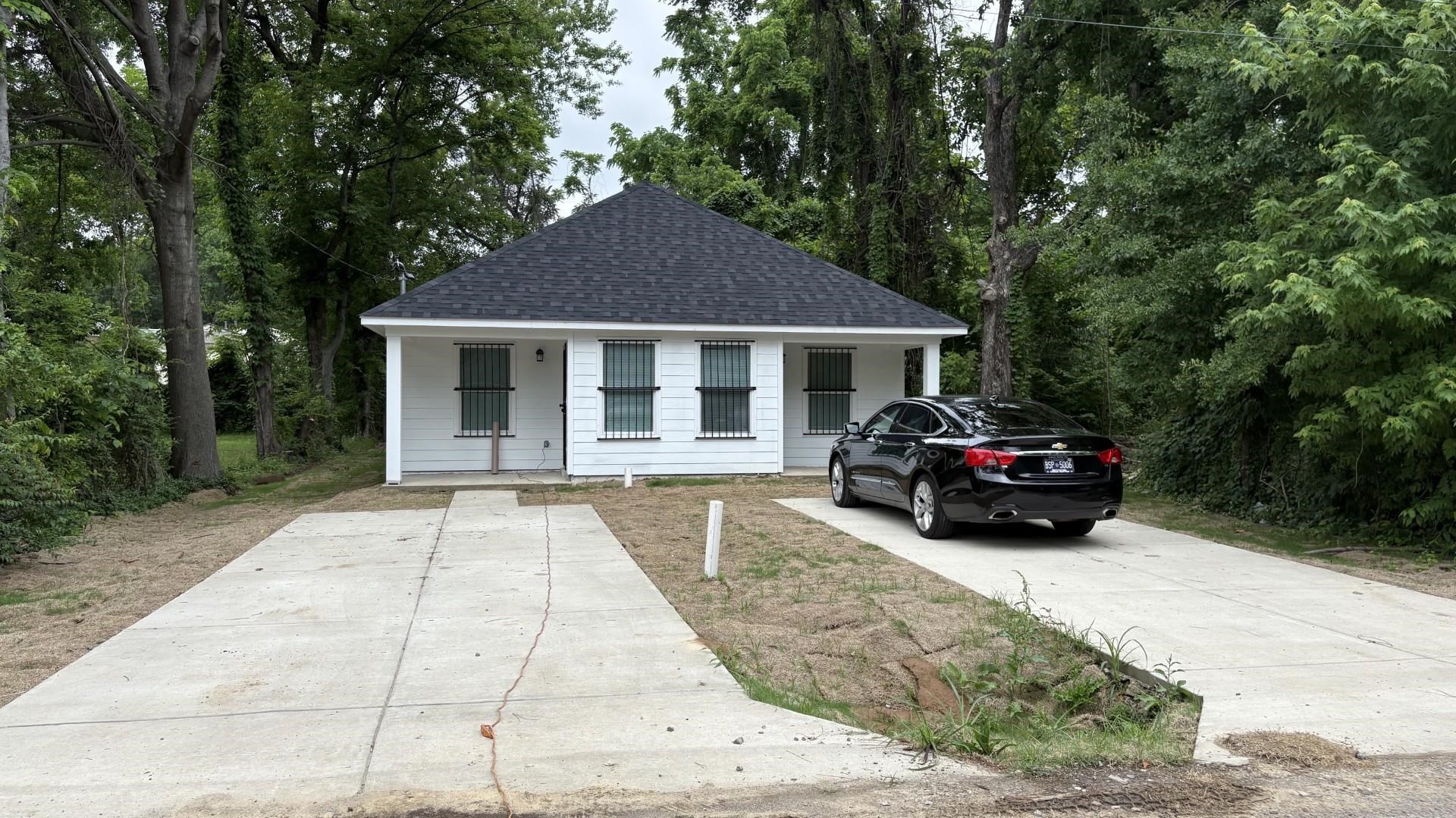643 KENT ST Property Photo 1