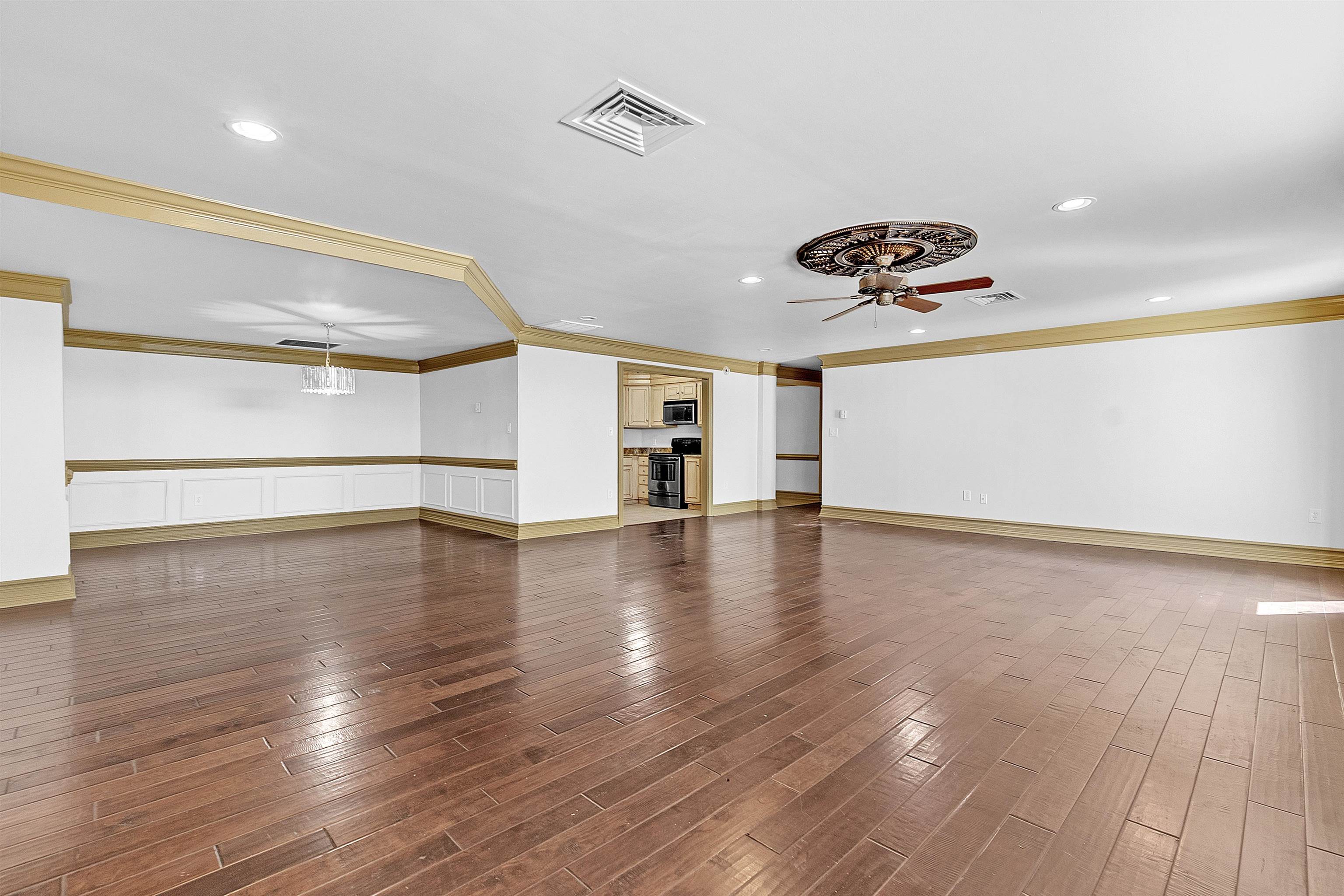 655 Riverside Dr 206 Property Photo 8