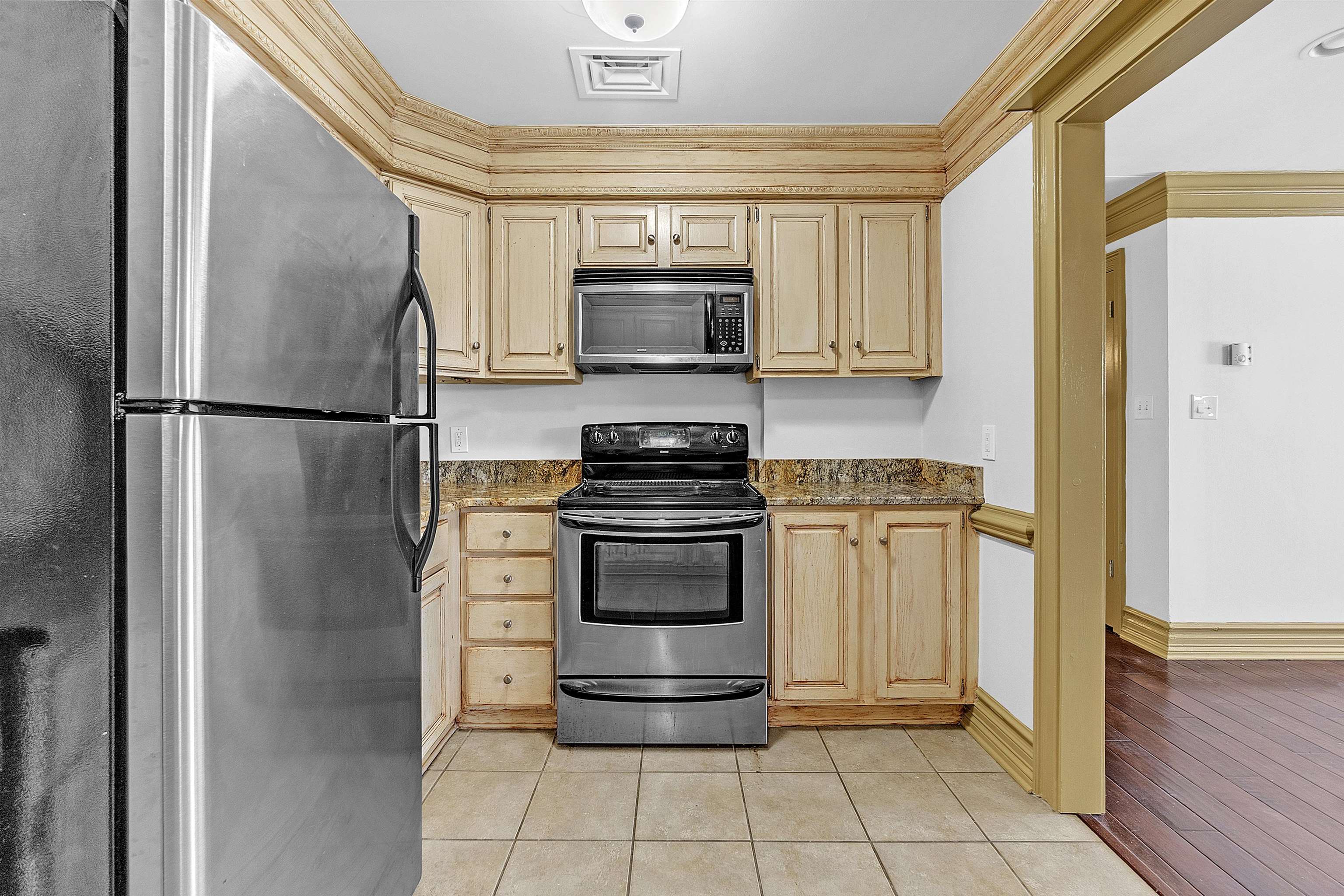 655 Riverside Dr 206 Property Photo 14