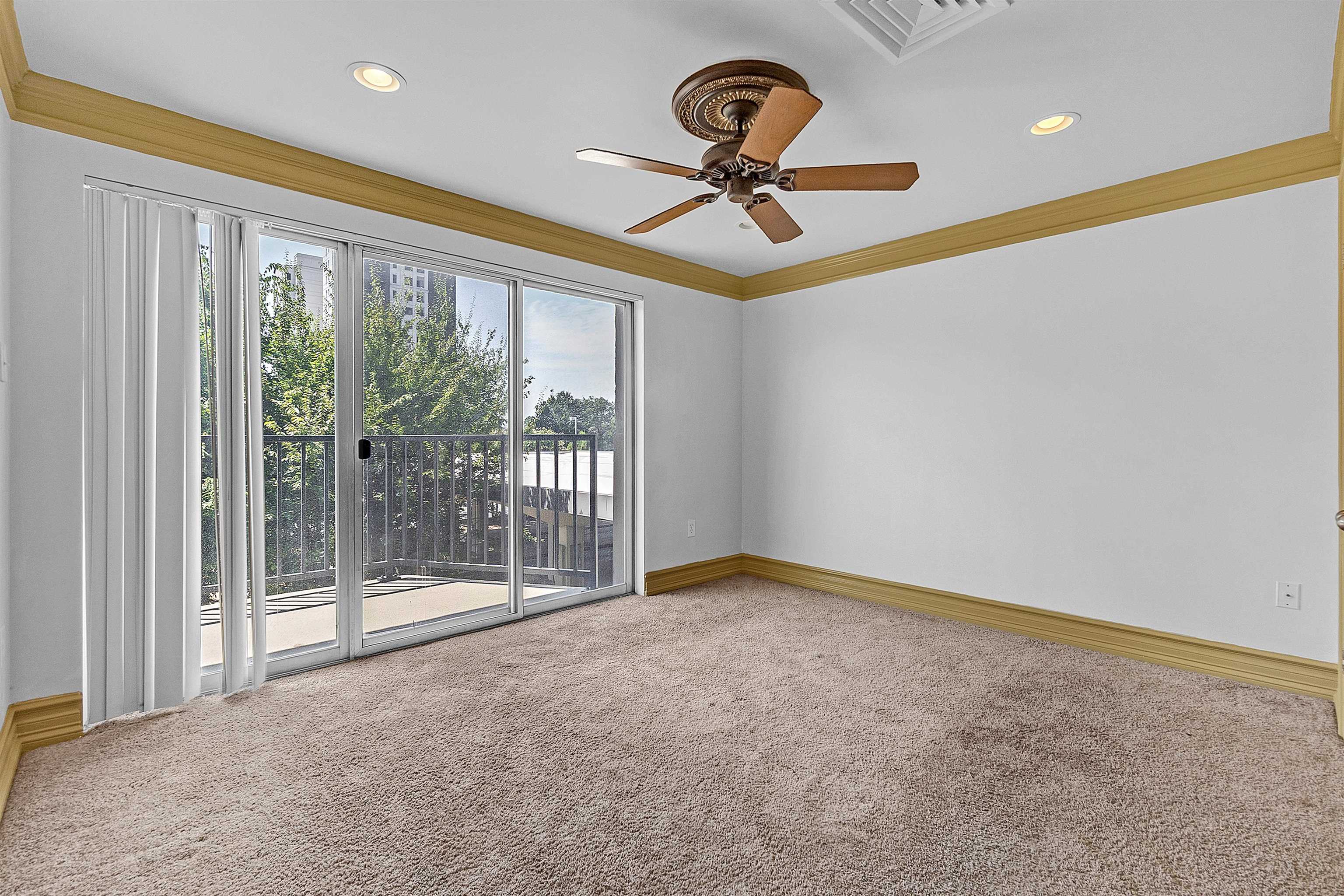 655 Riverside Dr 206 Property Photo 18