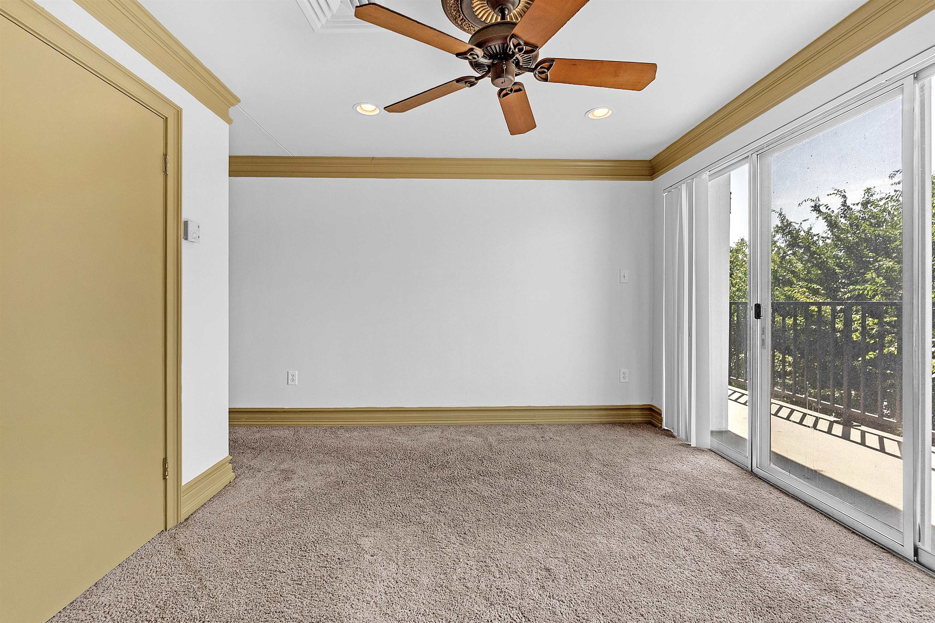 655 Riverside Dr 206 Property Photo 19
