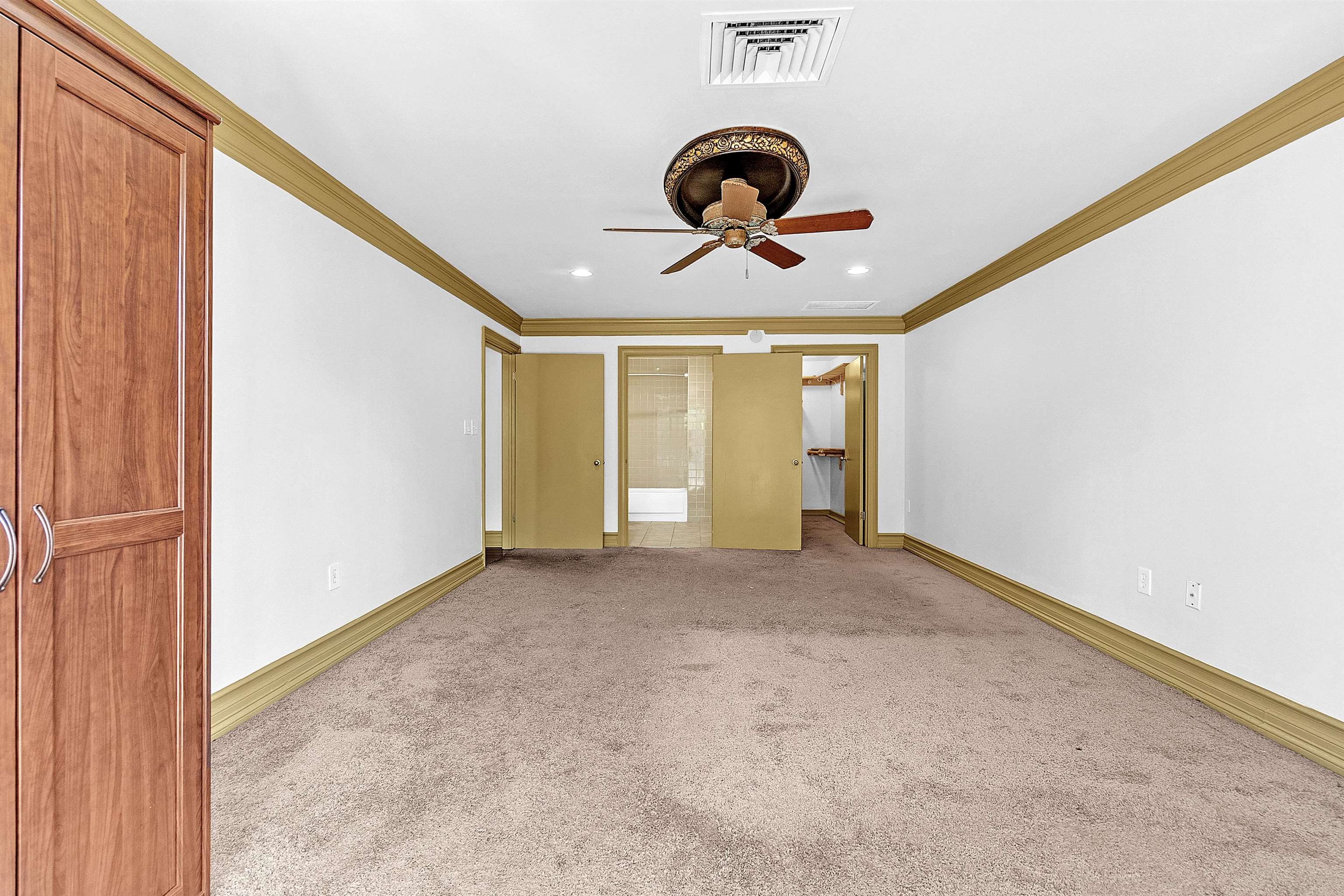 655 Riverside Dr 206 Property Photo 23