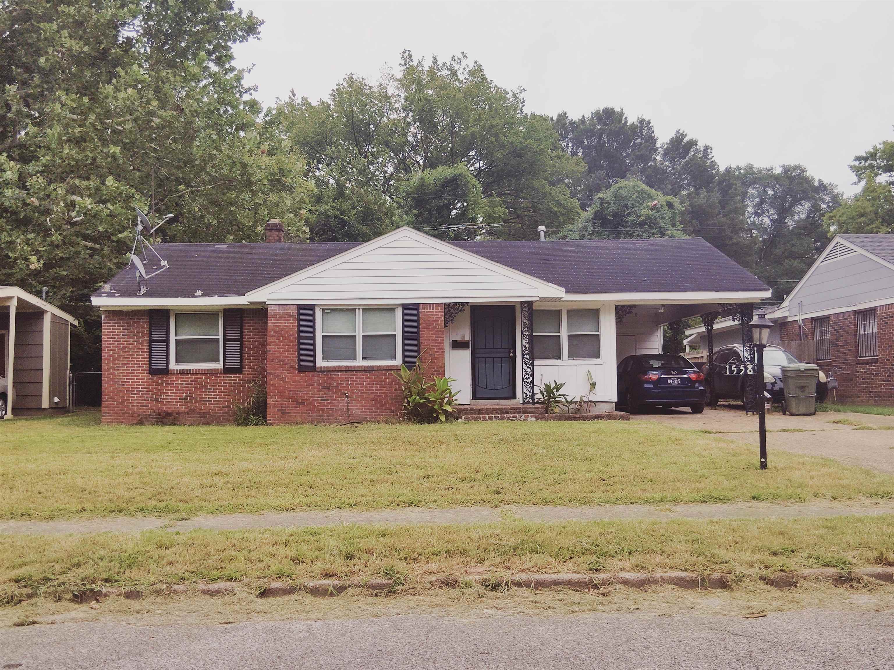 1558 Patterson St Property Photo 2